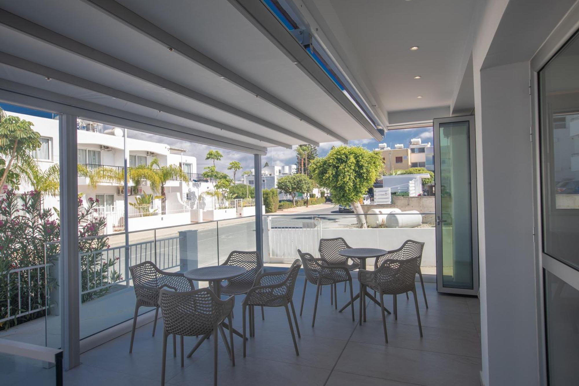 Pavlinia & Aparthotel 3*