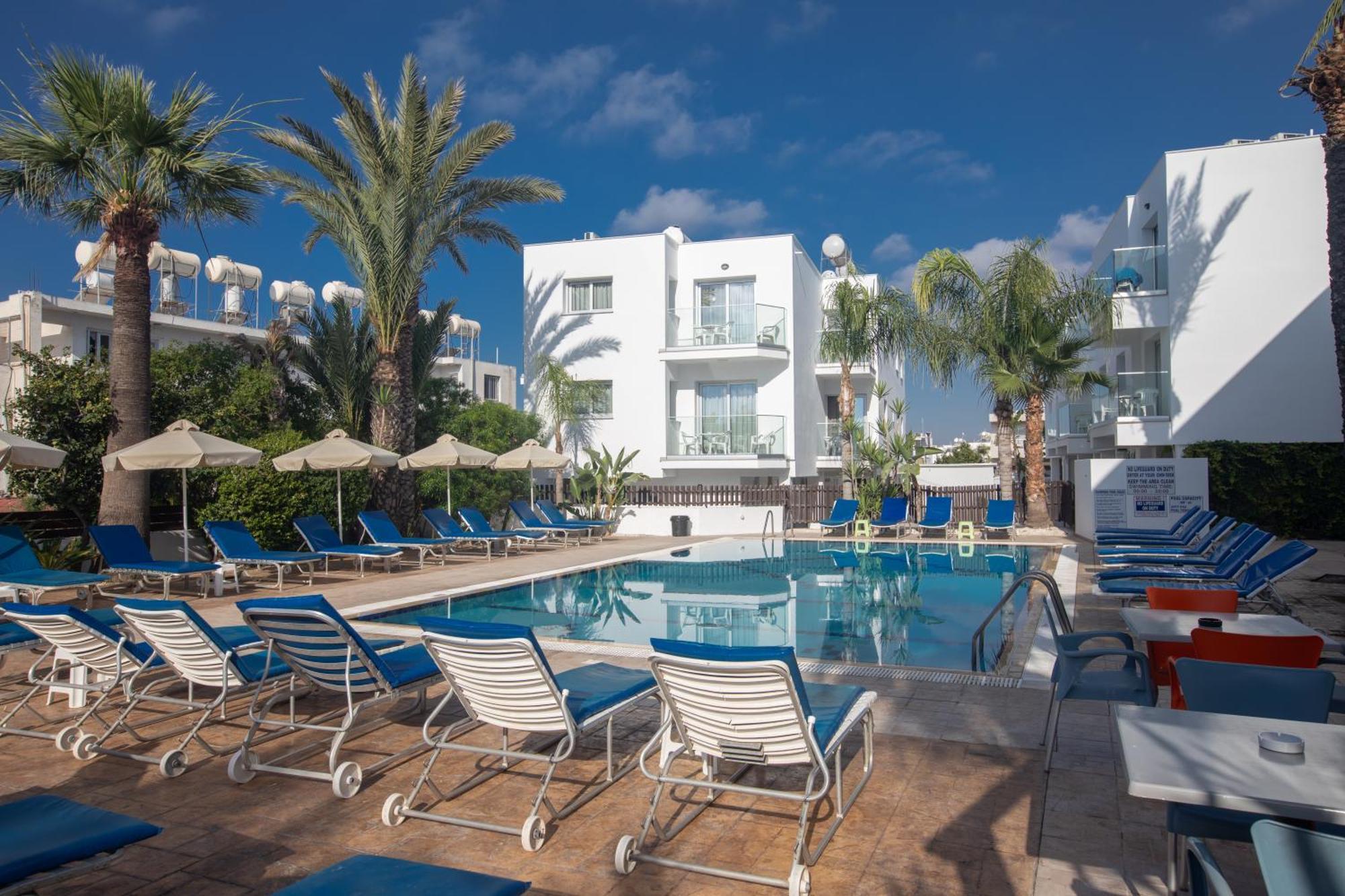 Aparthotel Pavlinia &