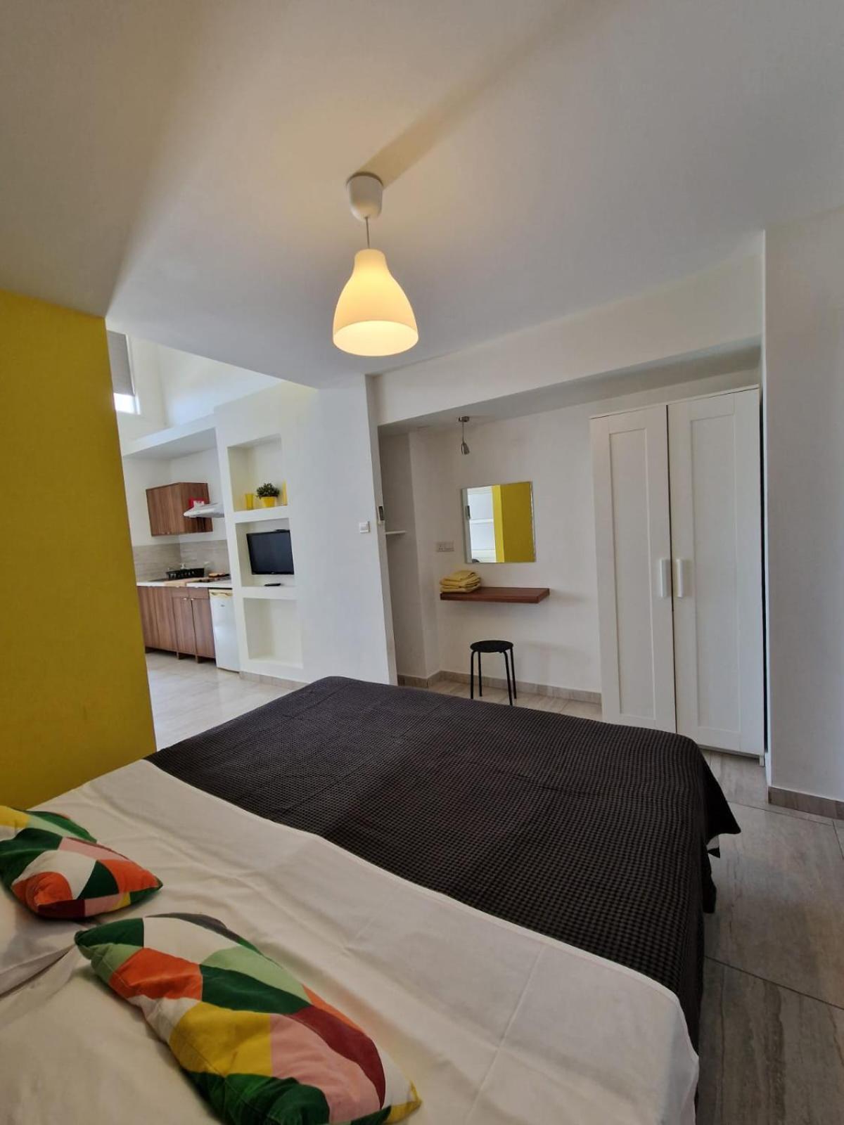 Rainbow Apartment *