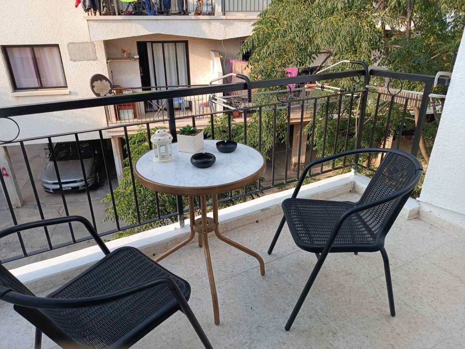 Special Offer -50 Percent Off - Square Apartment *
