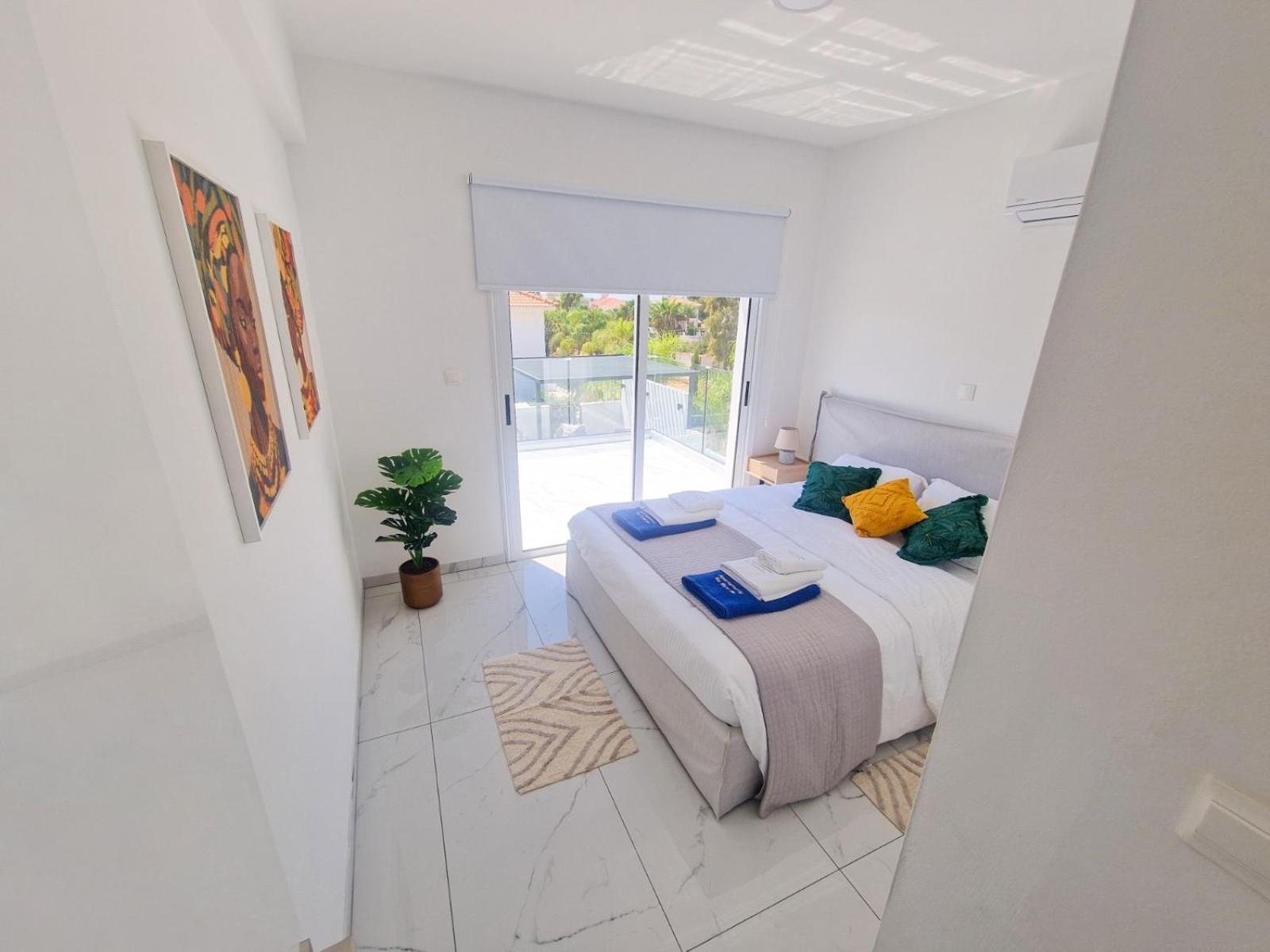 Sunshine Villa *