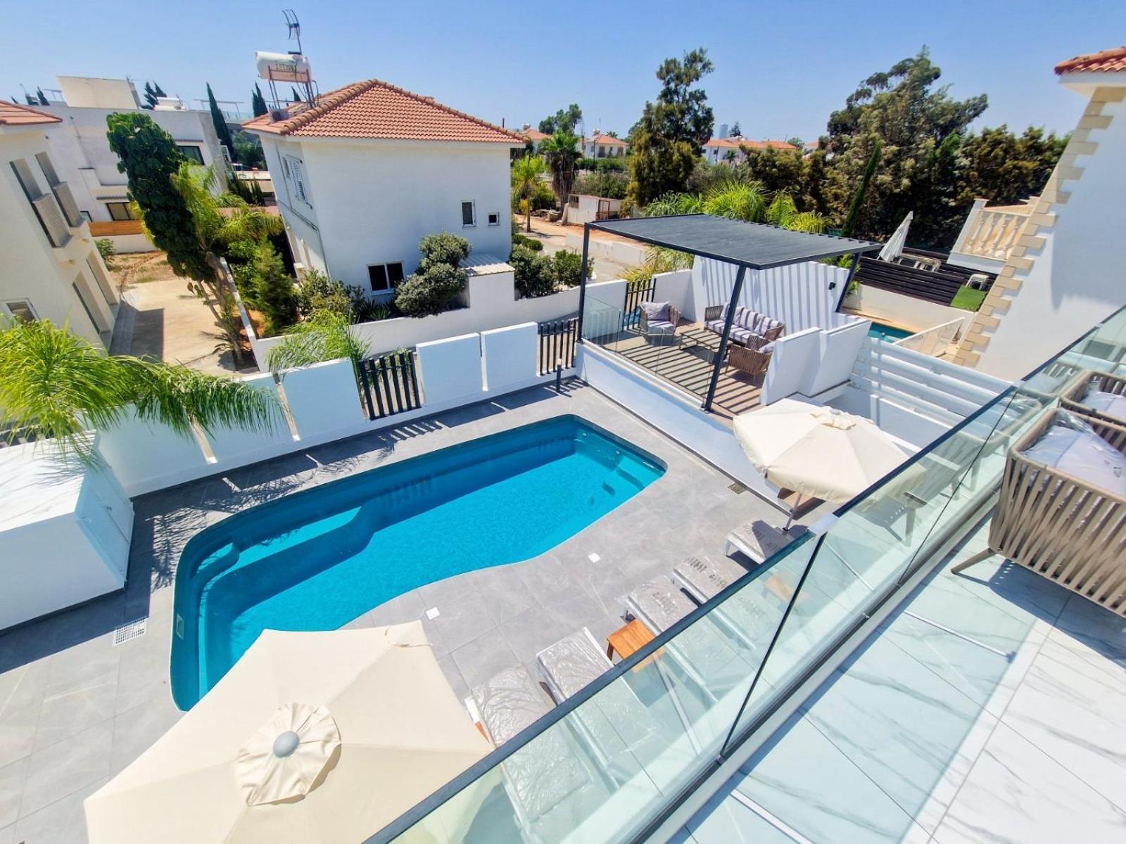 Sunshine Villa *