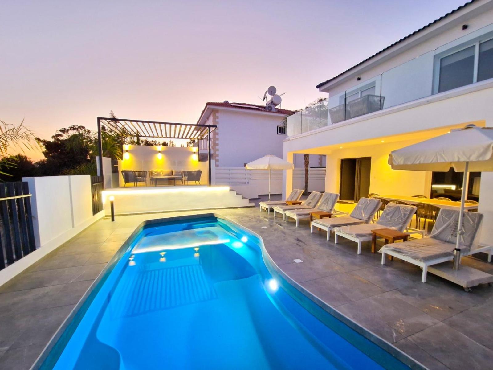 Sunshine Villa *