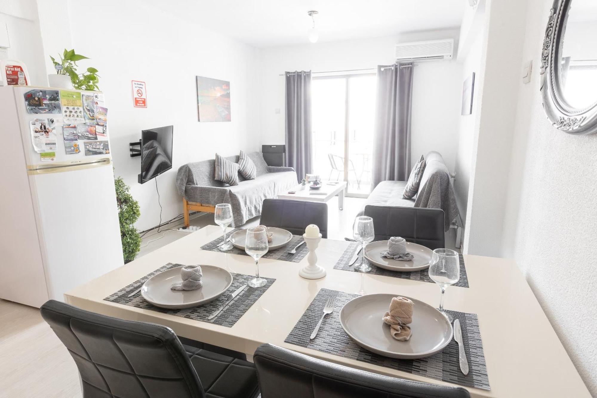 Special Offer -50 Percent Off - Square Apartment *