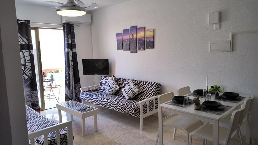 -65 Percent Off - Center Apartment *