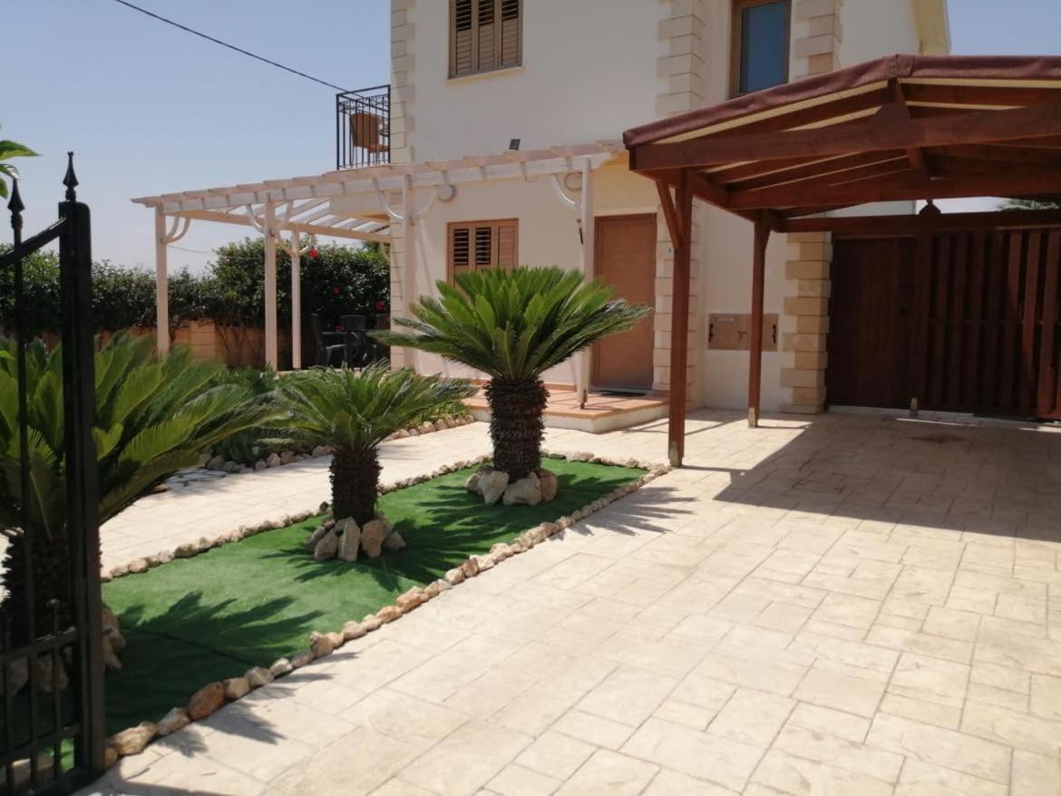 Villa Elena Gardens
