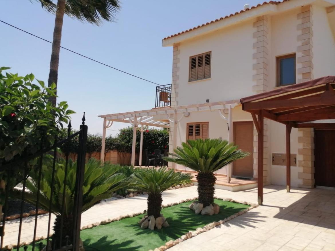 Villa Elena Gardens