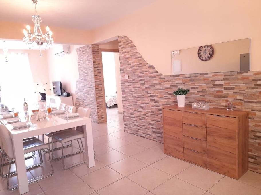 Nissi With Big Veranda And Free Wifi Apartment