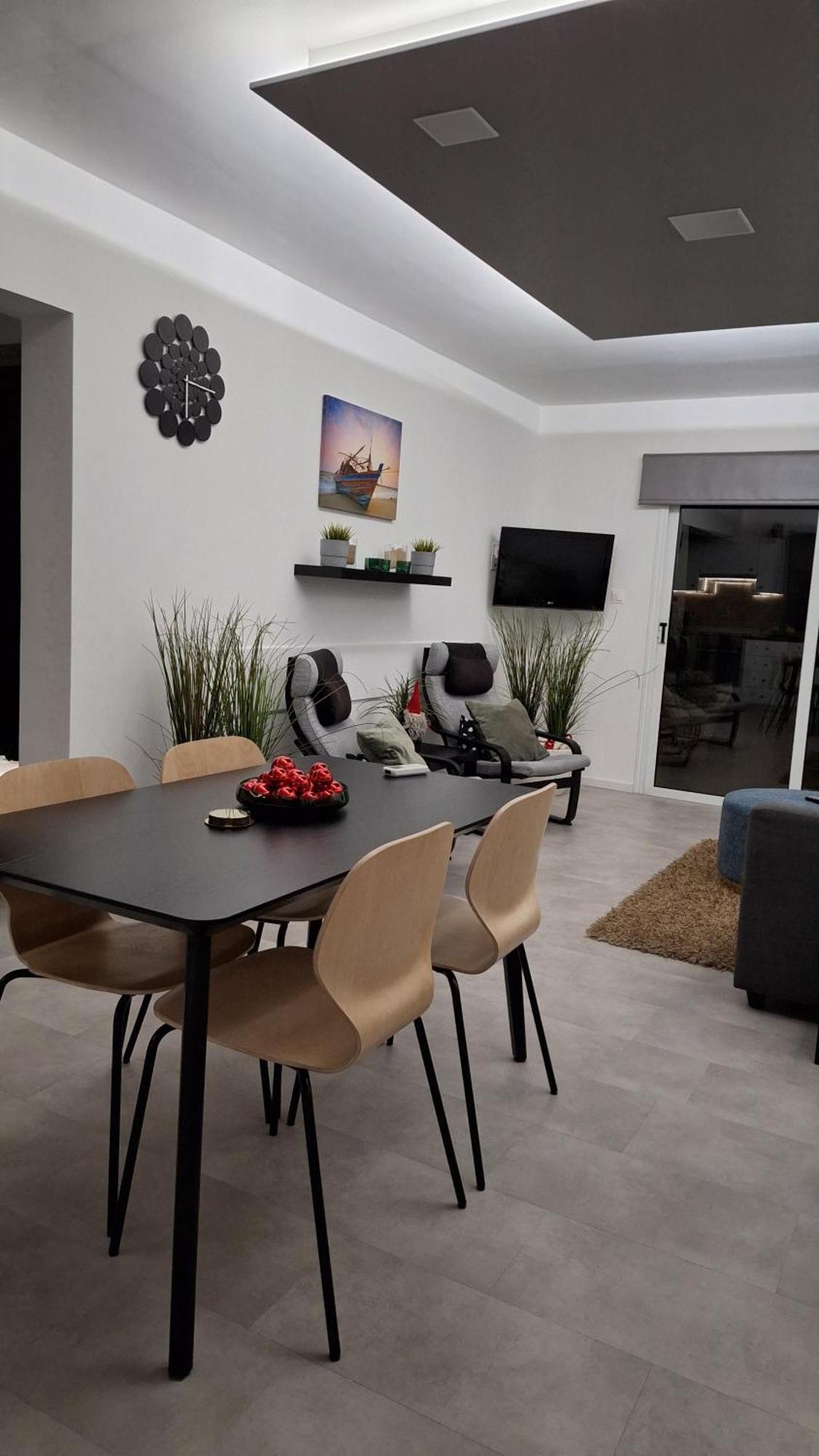 Paradi Nissi Golden Sands
