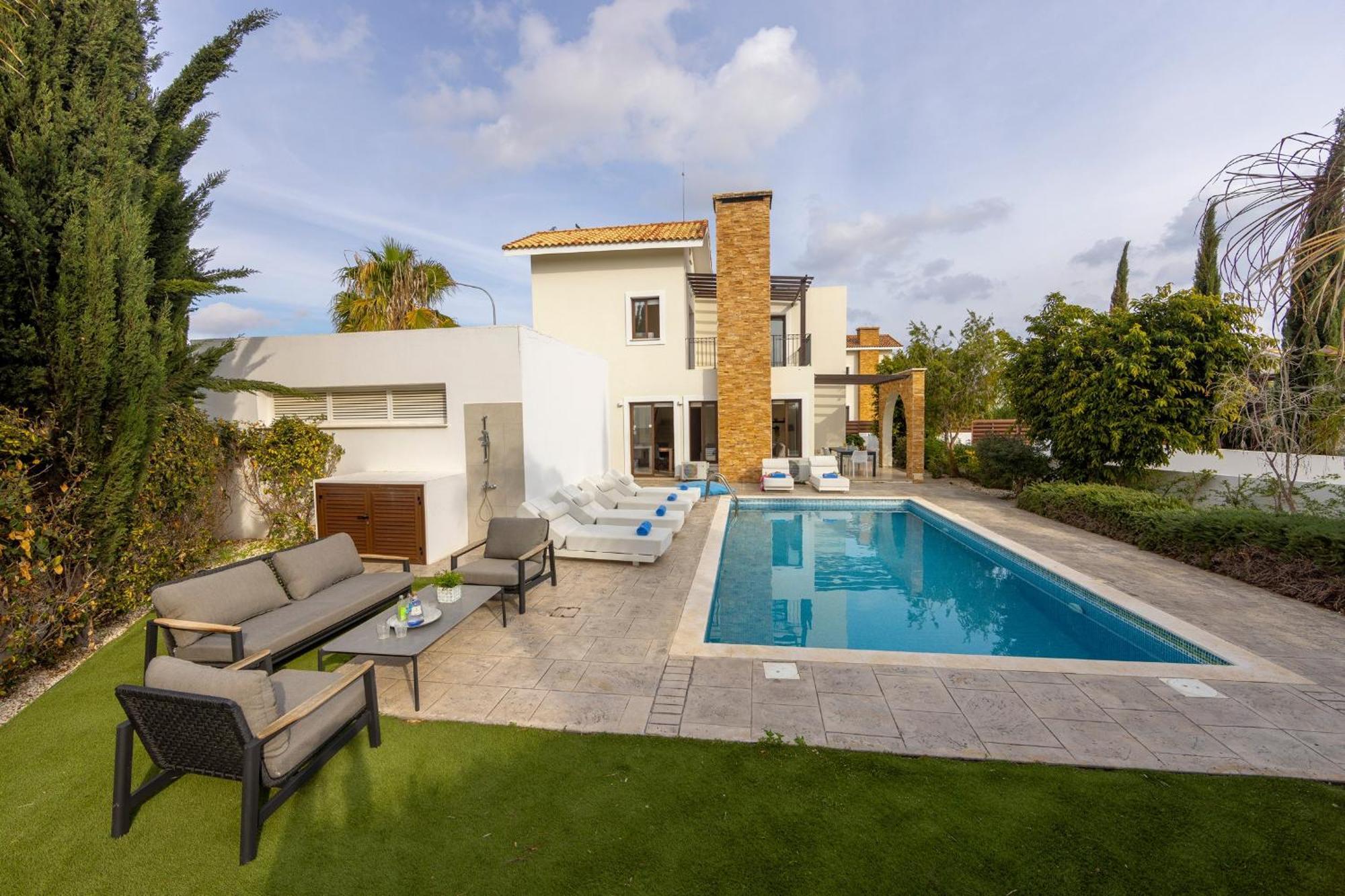 Ionion H32 * Ayia Napa