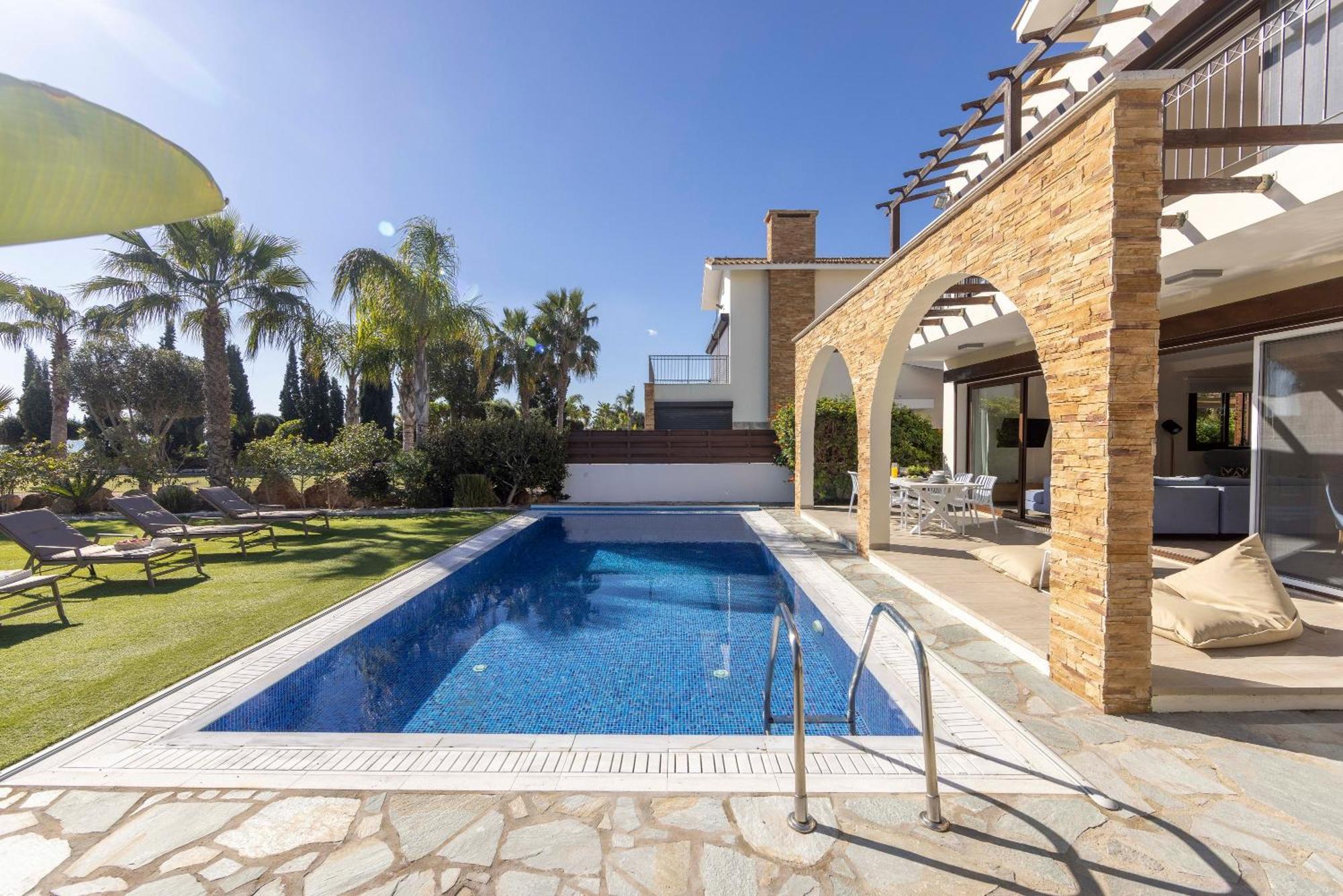 Villa Seafront Ionion H5