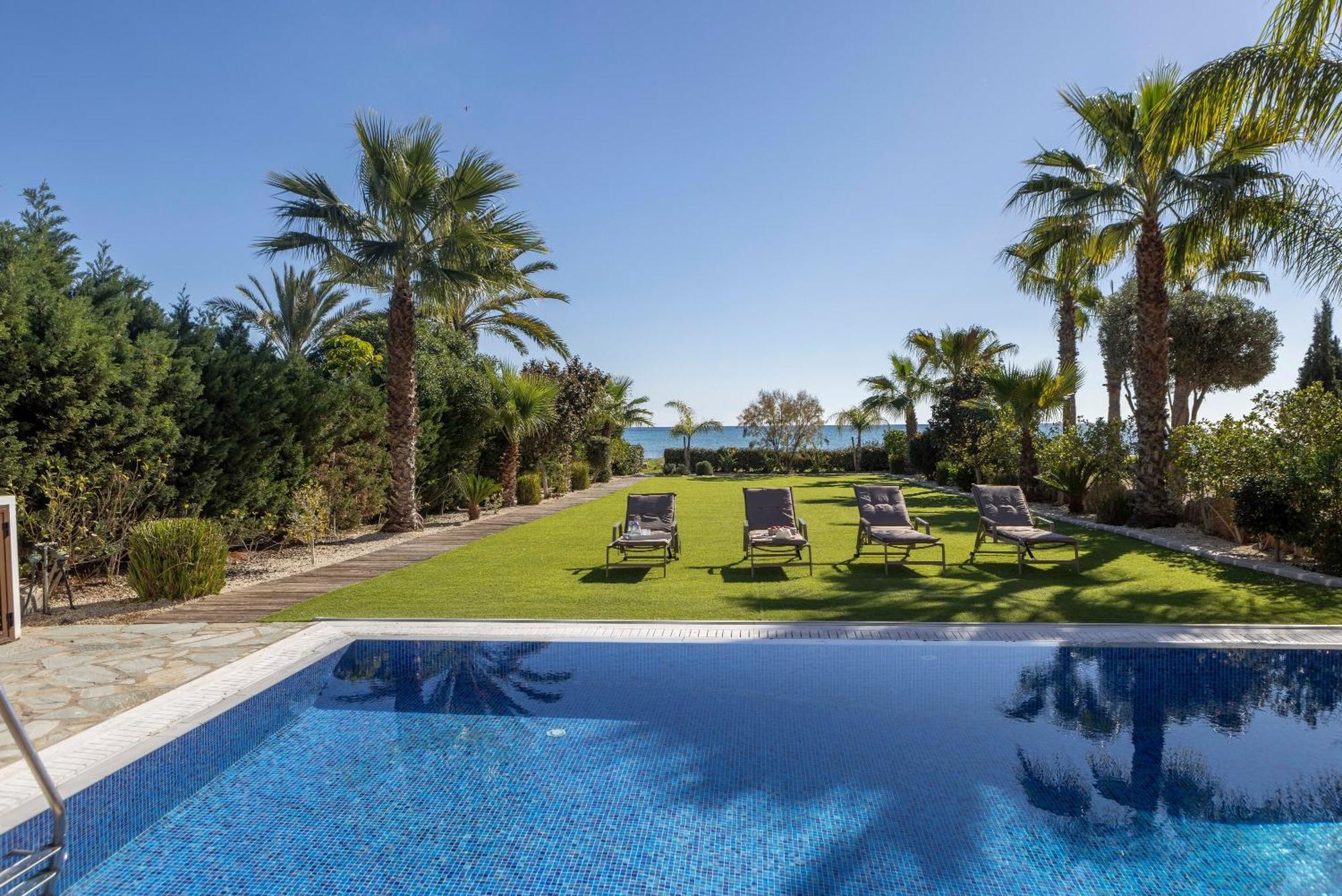 Villa Seafront Ionion H5 *