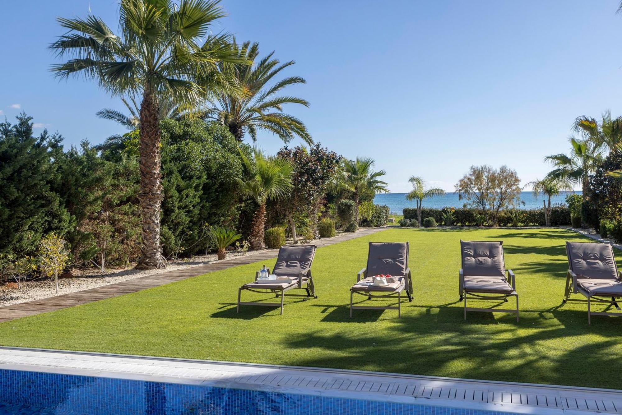 Villa Seafront Ionion H5 *