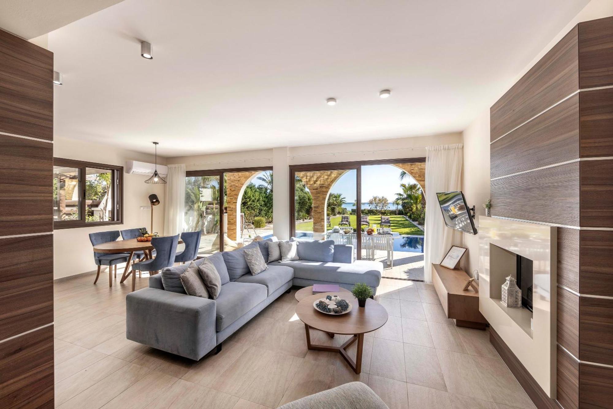 Villa Seafront Ionion H5 *