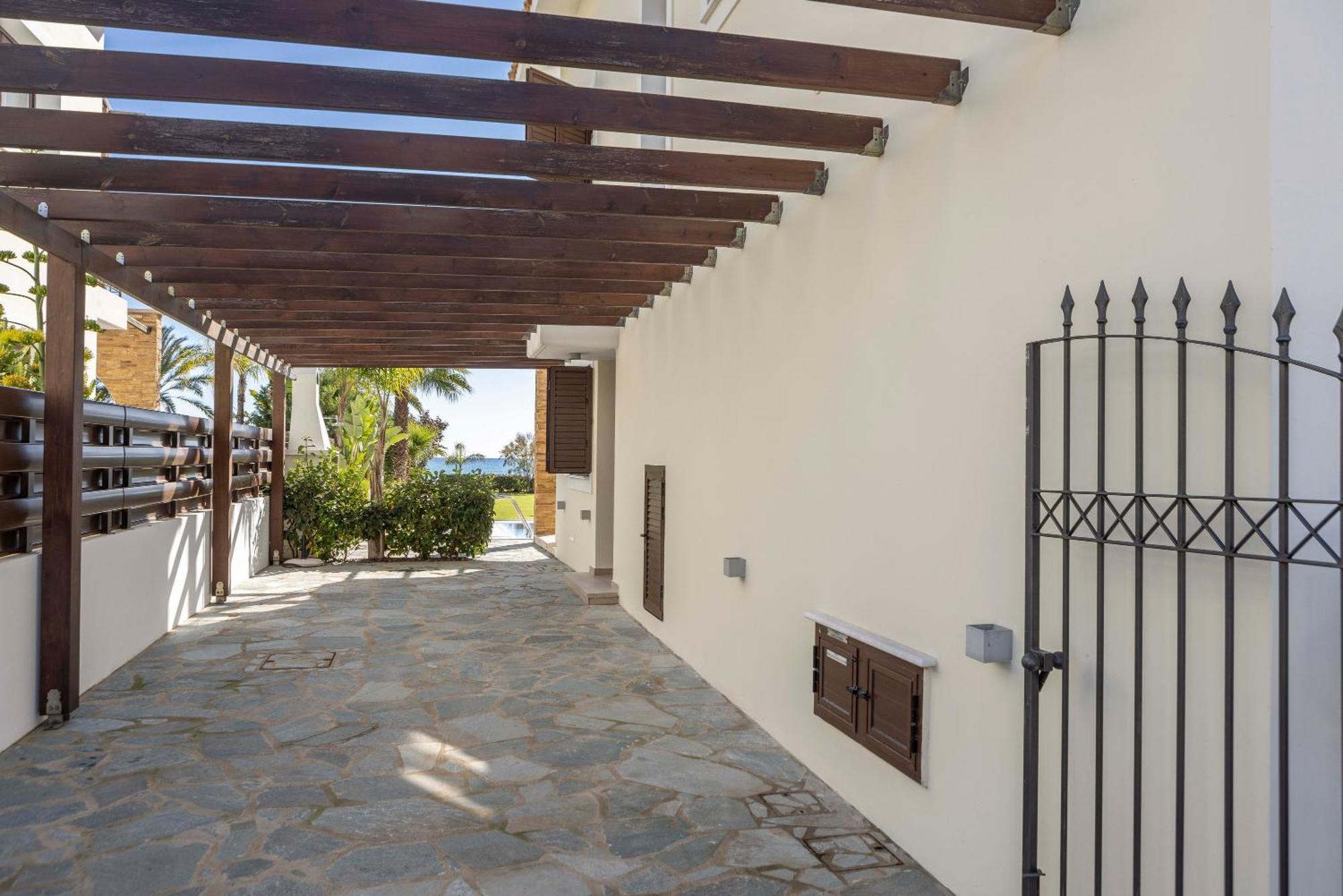Villa Seafront Ionion H5 *