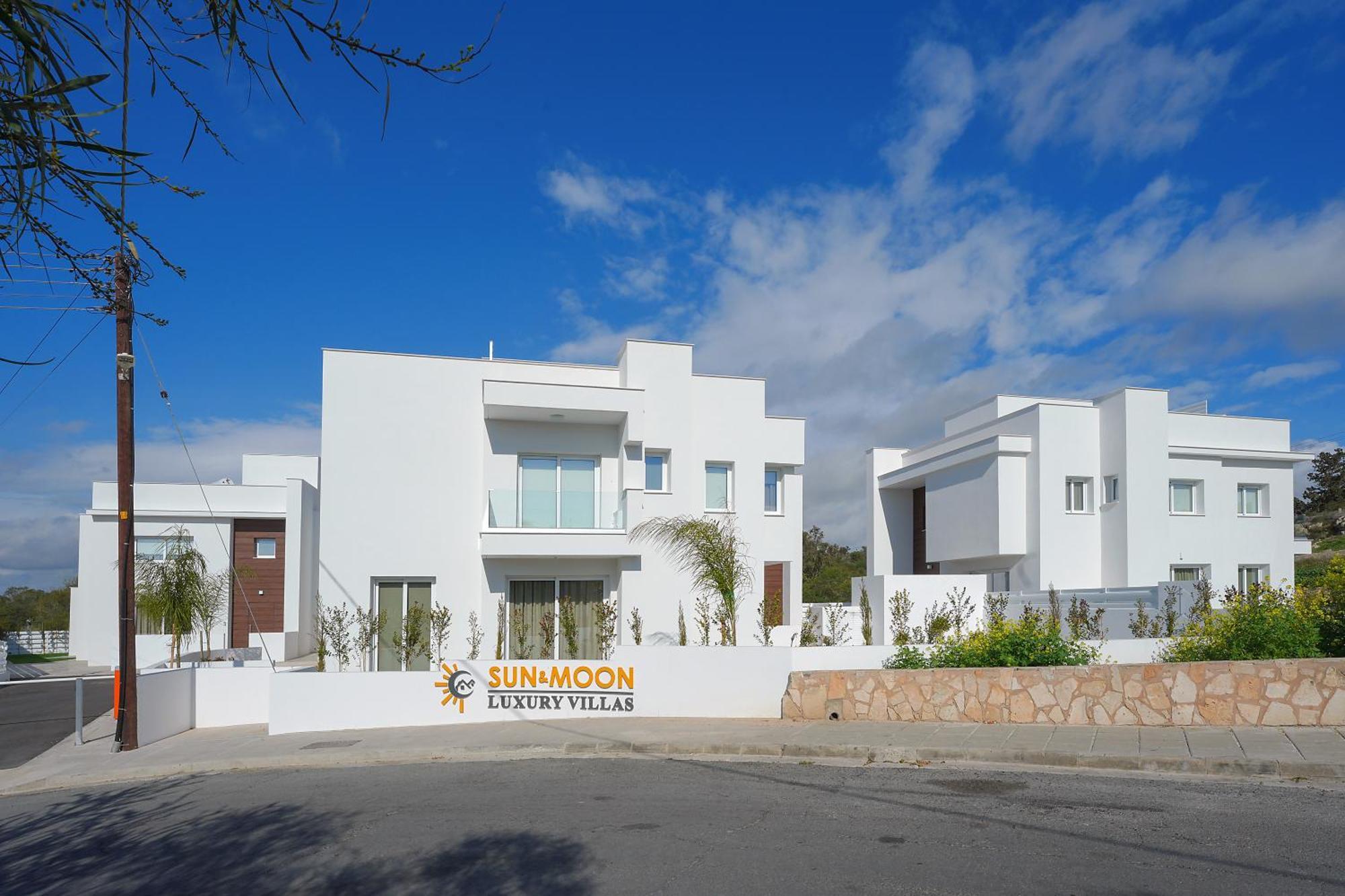 Sun And Moon Luxury Villa