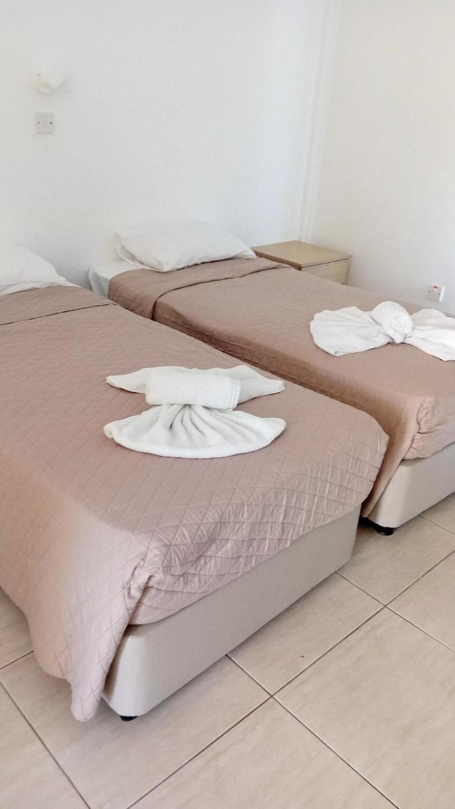 Napa Charles Apts Apartamento Agia Napa