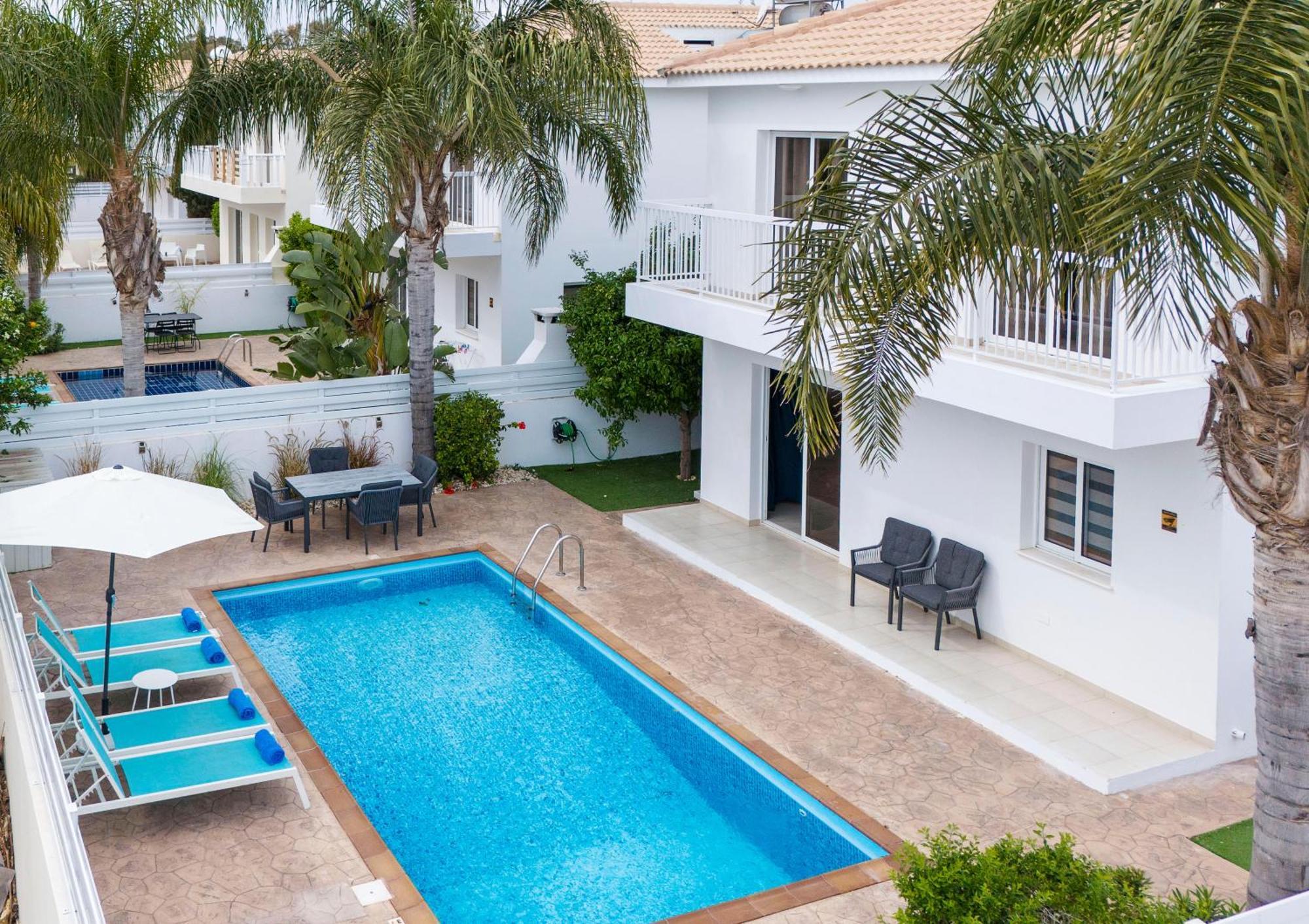 Villa Luxvillasrentals *