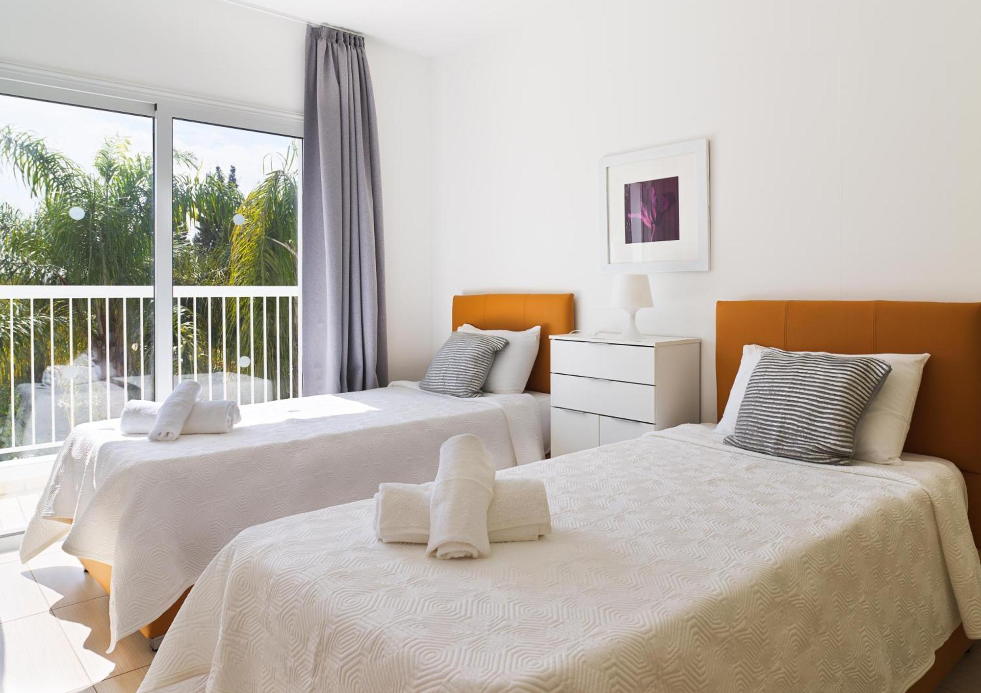 Luxvillasrentals *