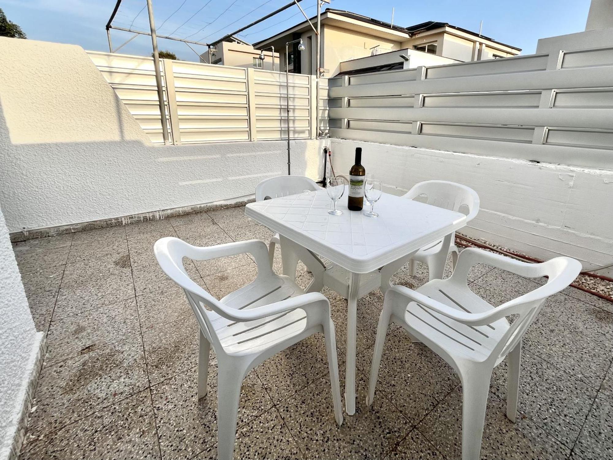 Nissi Chrysland Apartment