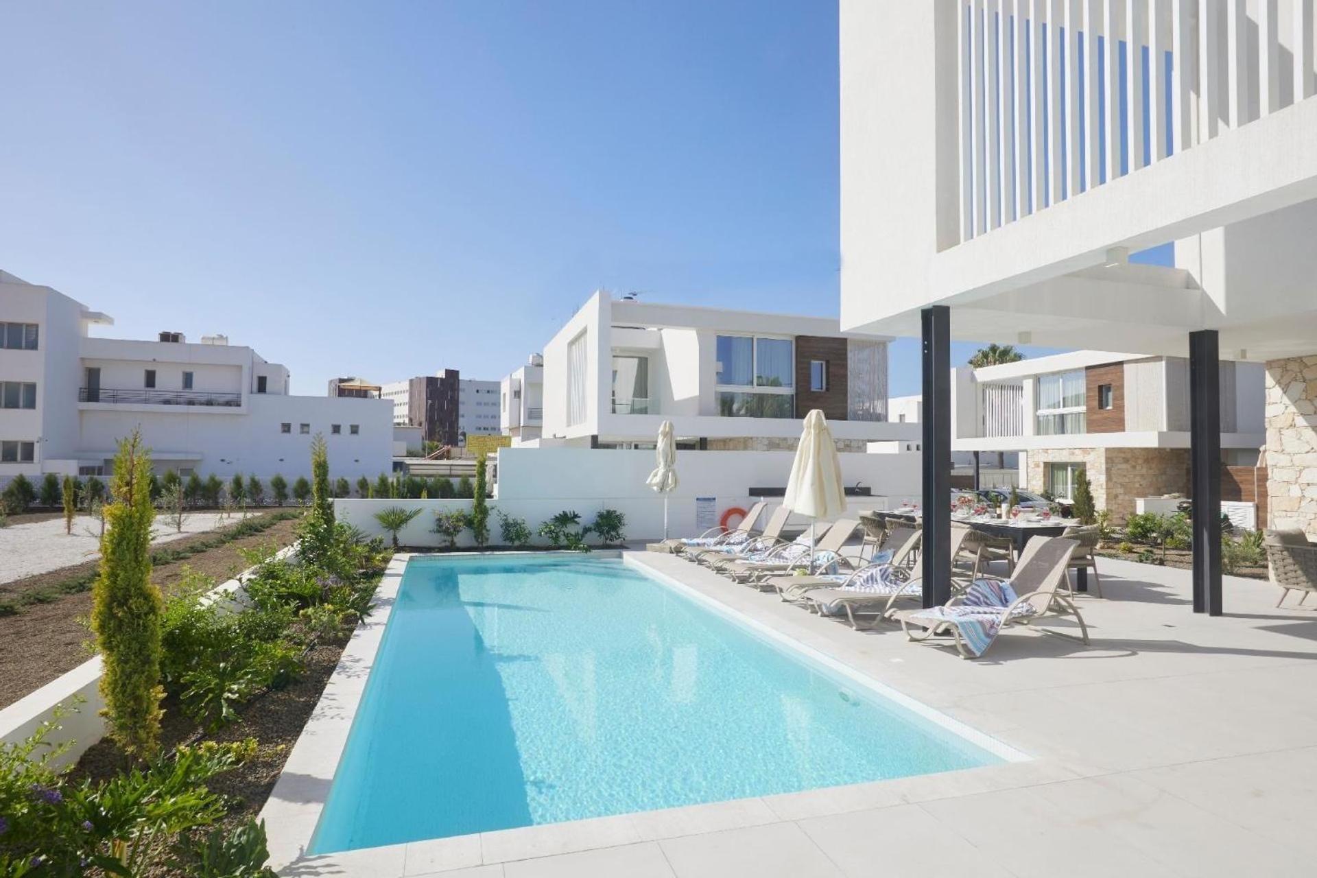 Schoenes Kube 1 In * Ayia Napa