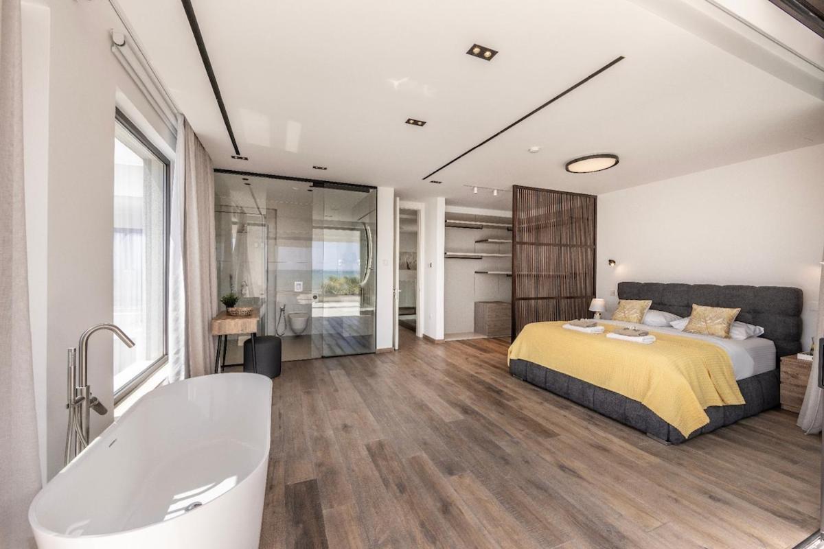 Jojo Seafront Villa *
