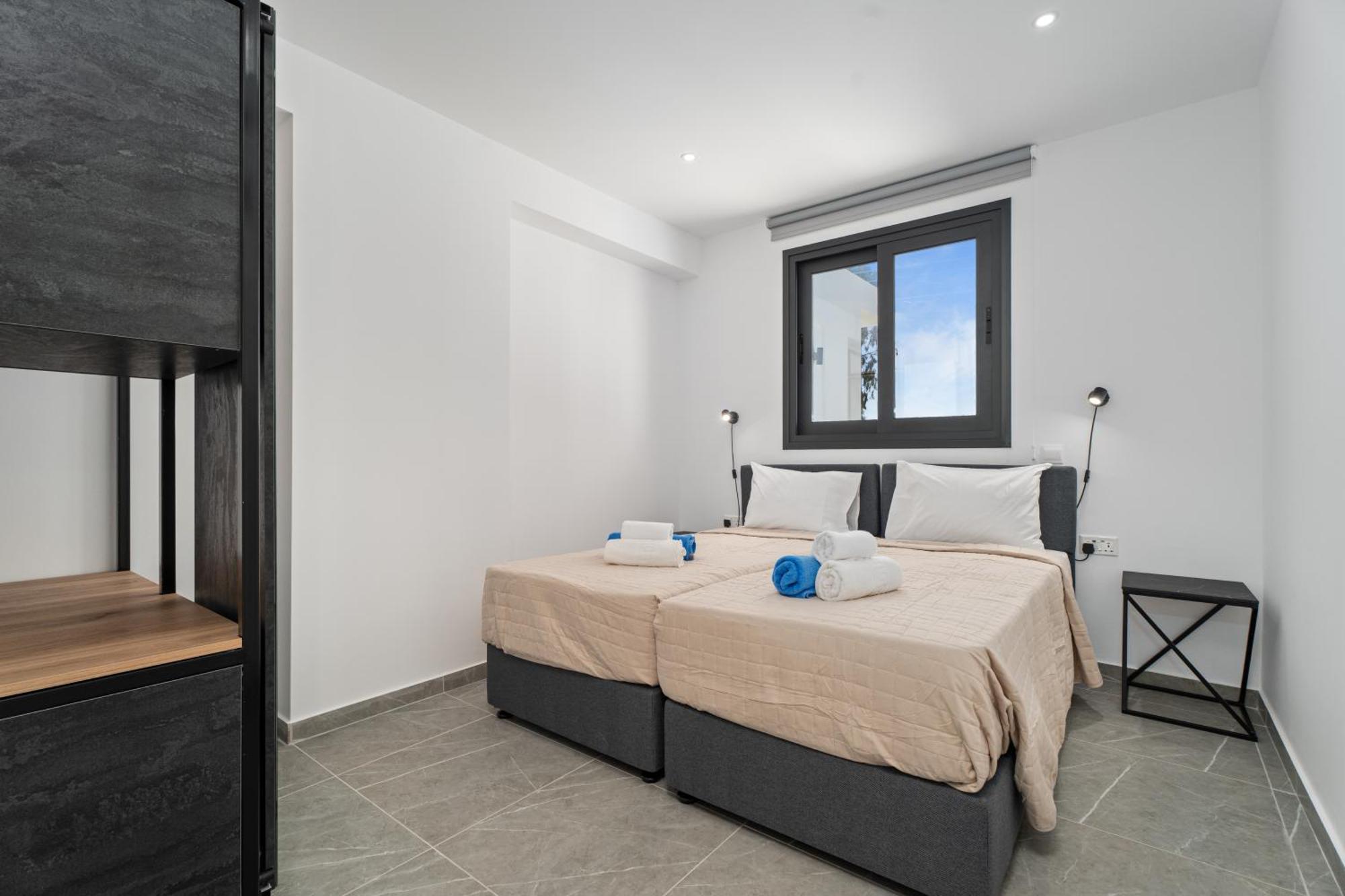 Luxury 1 & 2 Bdr 300 Meters From Sandy Beach! *