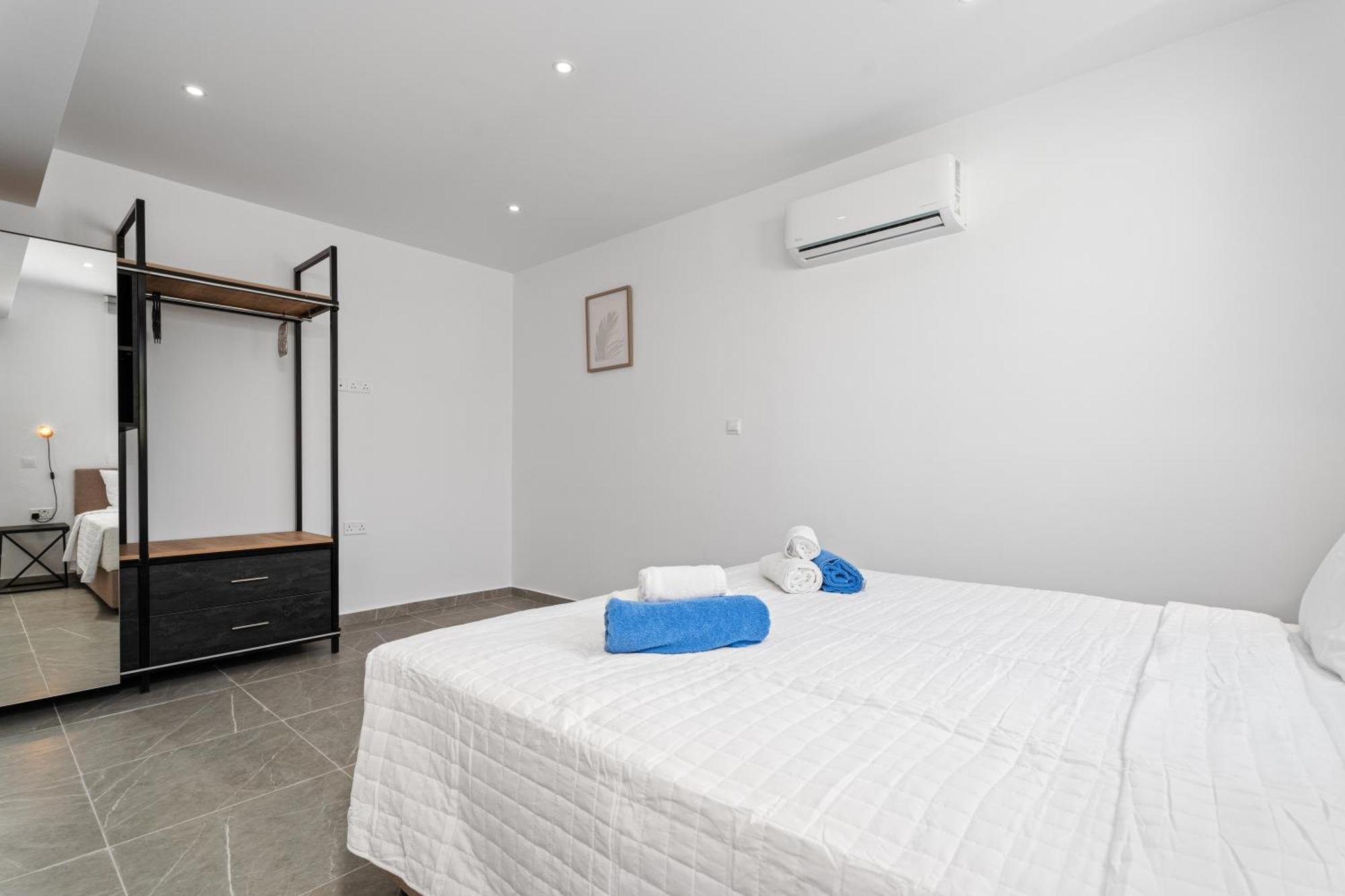 Luxury 1 & 2 Bdr 300 Meters From Sandy Beach! Villa *