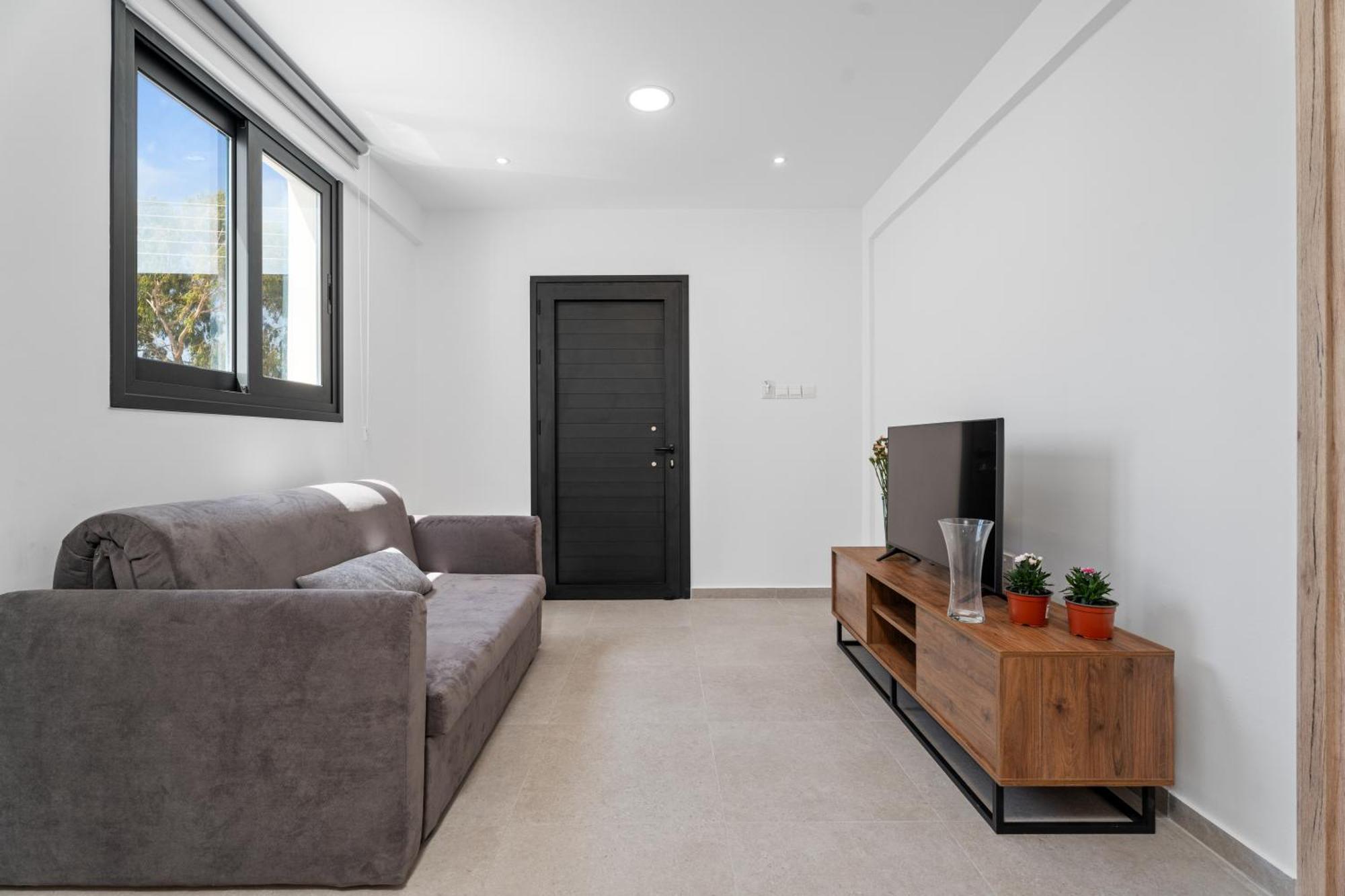 Luxury 1 & 2 Bdr 300 Meters From Sandy Beach! *