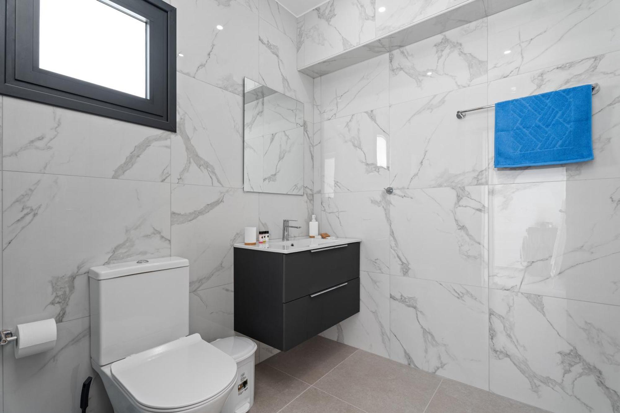 Luxury 1 & 2 Bdr 300 Meters From Sandy Beach! Villa *