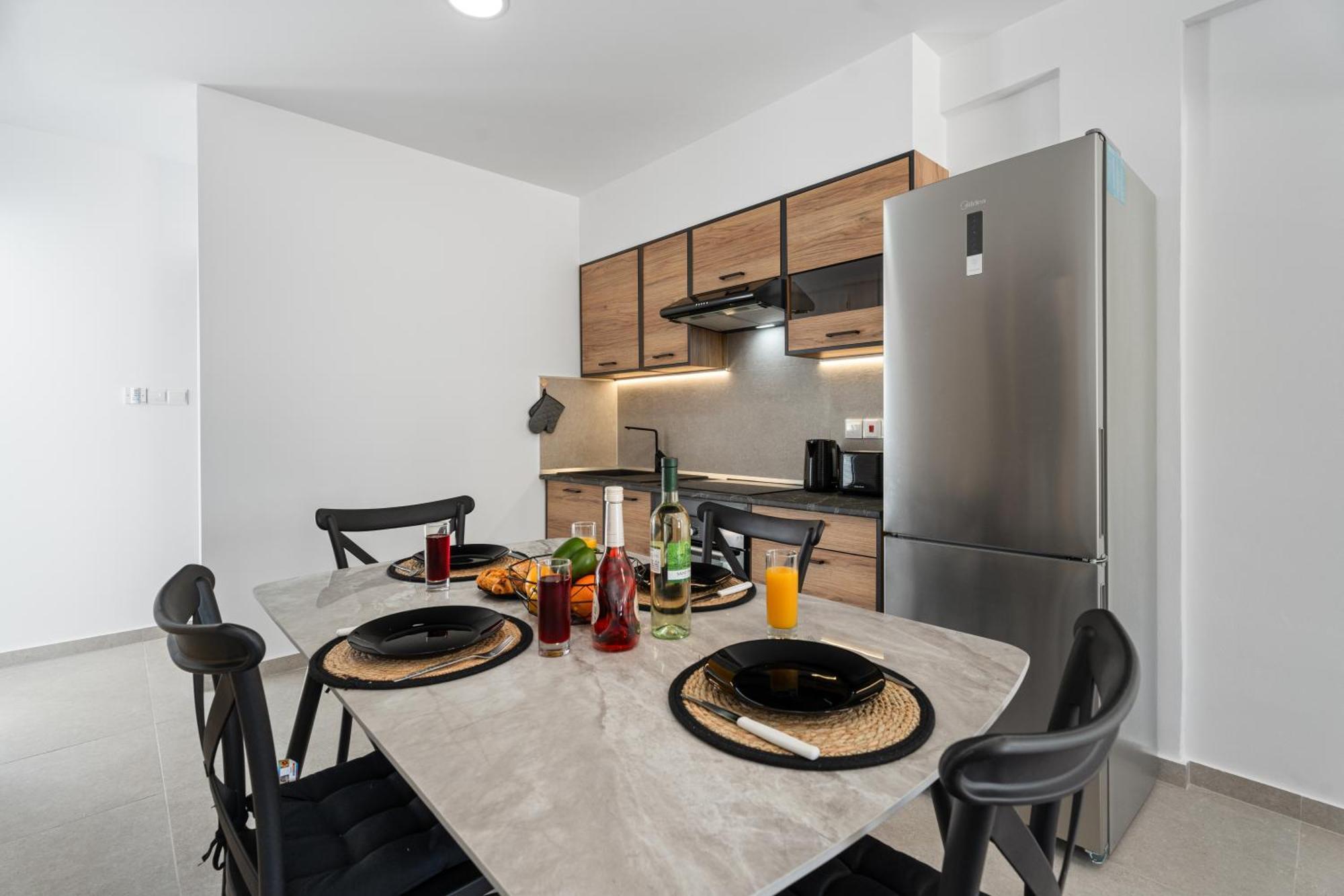 Luxury 1 & 2 Bdr 300 Meters From Sandy Beach! *