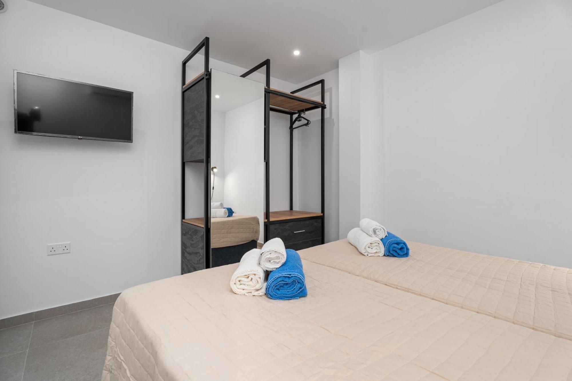 Luxury 1 & 2 Bdr 300 Meters From Sandy Beach!