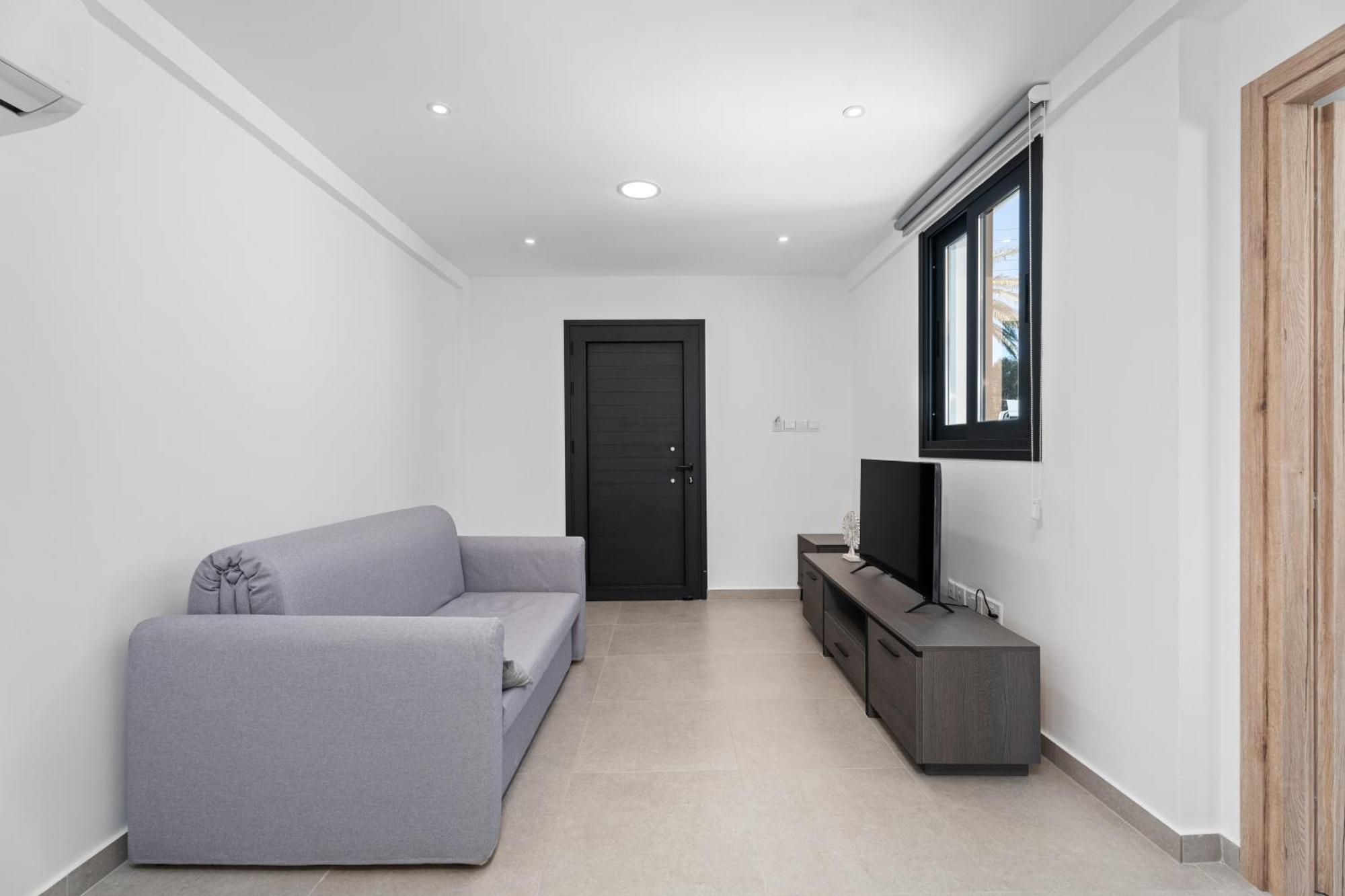 Luxury 1 & 2 Bdr 300 Meters From Sandy Beach!