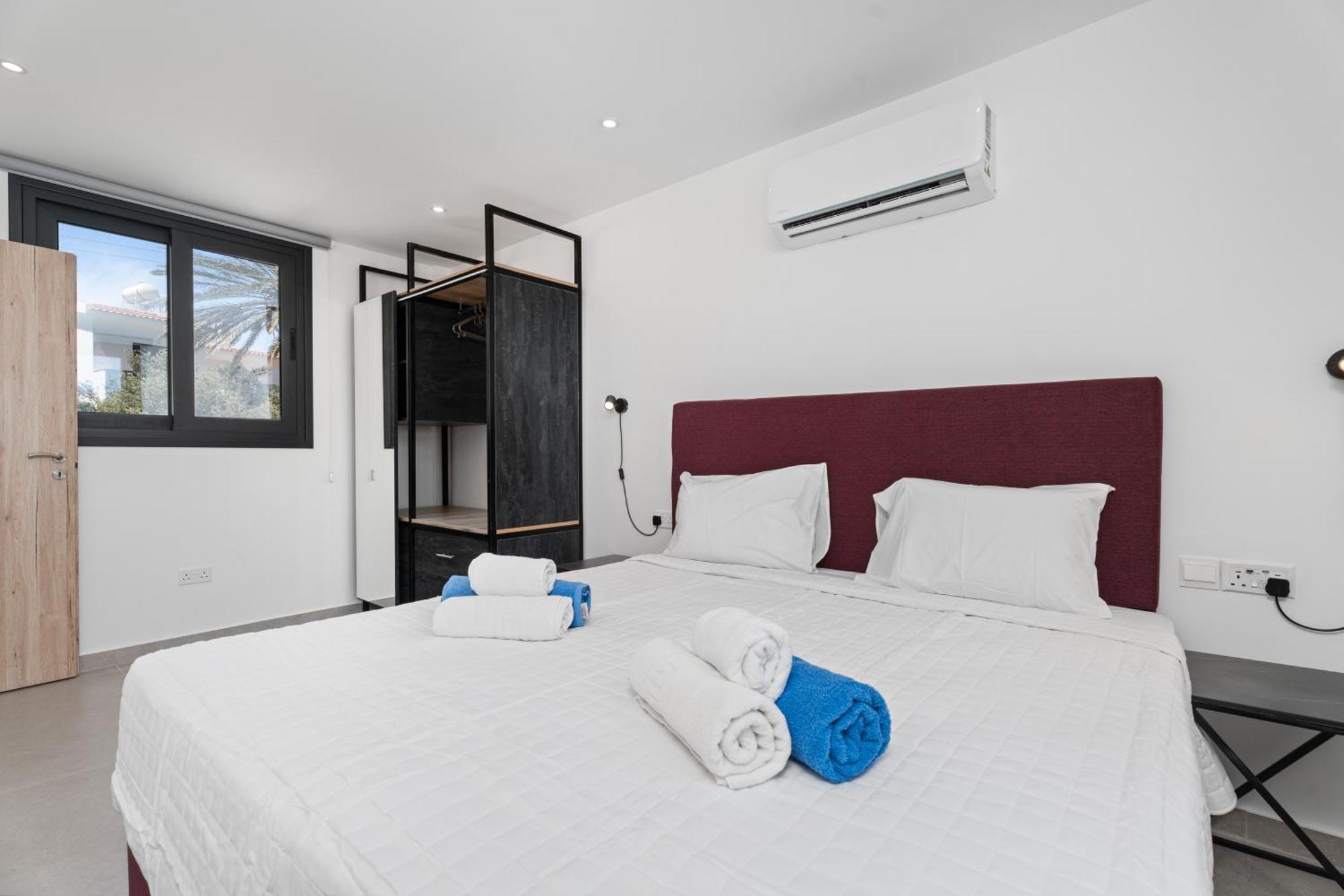 Luxury 1 & 2 Bdr 300 Meters From Sandy Beach! Villa