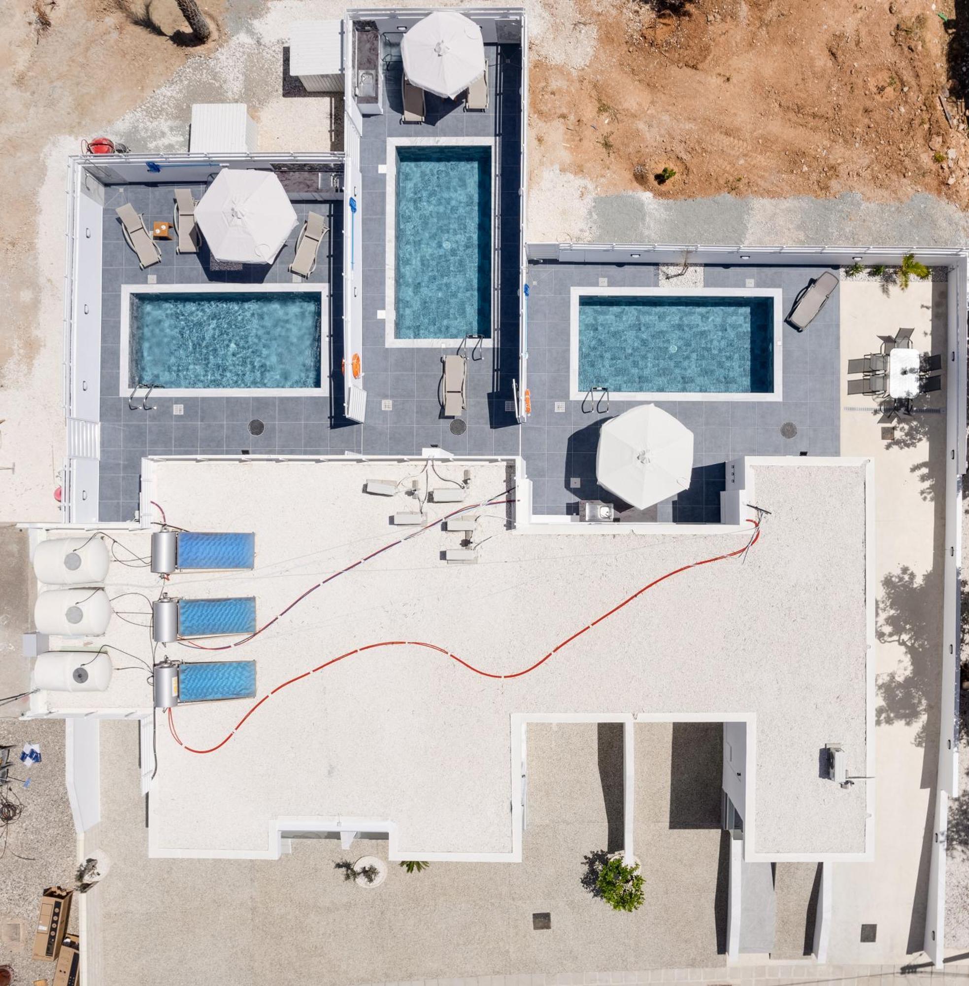 Luxury 1 & 2 Bdr 300 Meters From Sandy Beach!