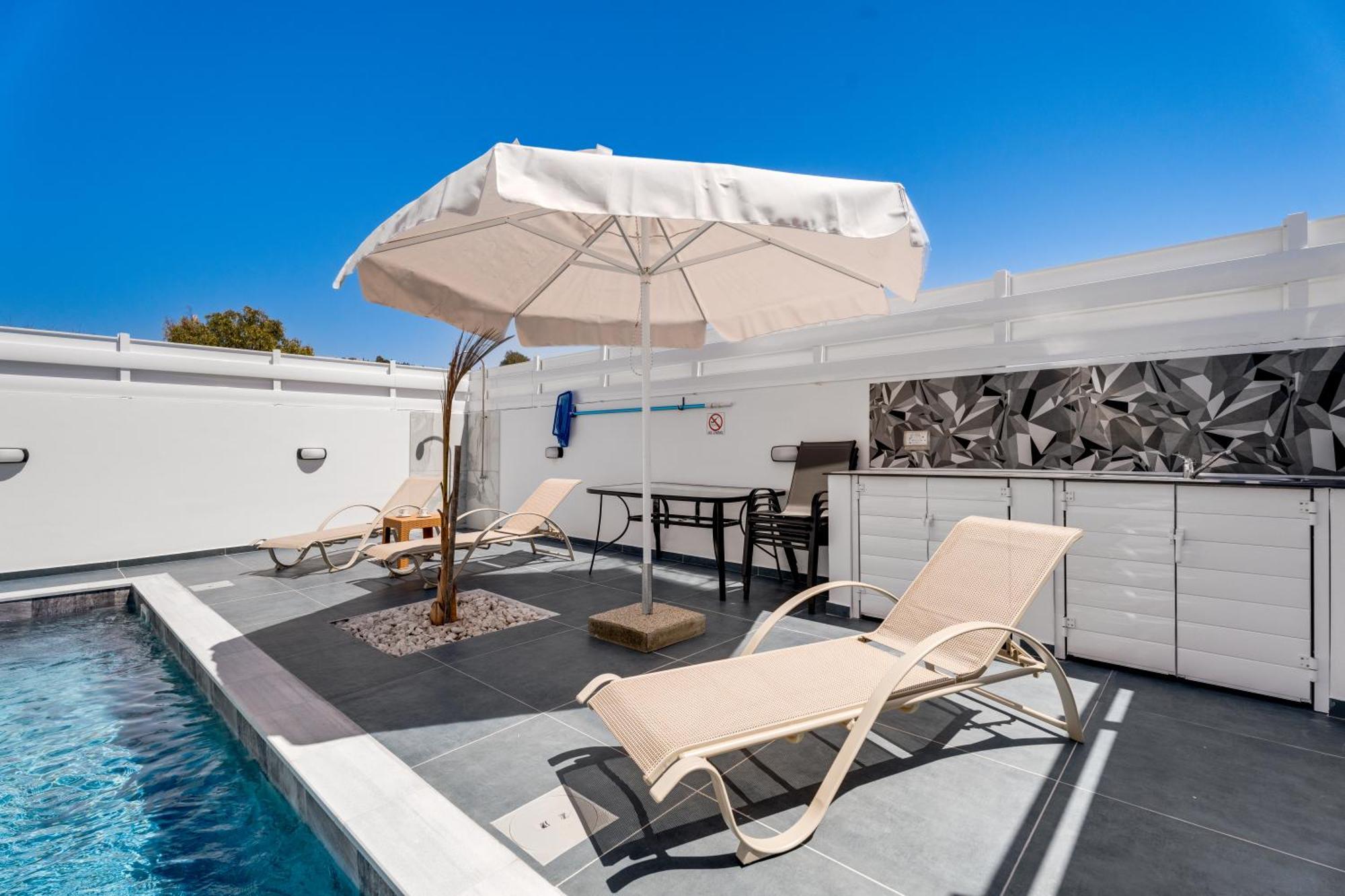Luxury 1 & 2 Bdr 300 Meters From Sandy Beach! * Ayia Napa