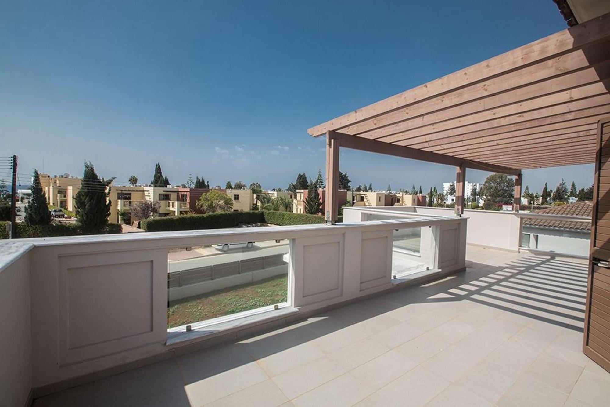 Petreris Dyo - Lovely 3 Bedroom With Pool - Short Walk To Nissi Avenue * Ayia Napa