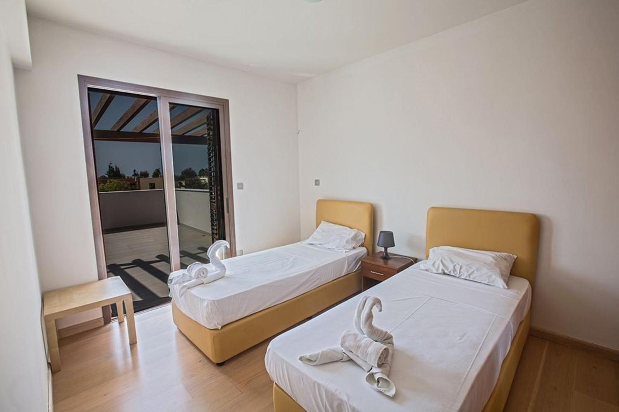 Petreris Dyo - Lovely 3 Bedroom With Pool - Short Walk To Nissi Avenue