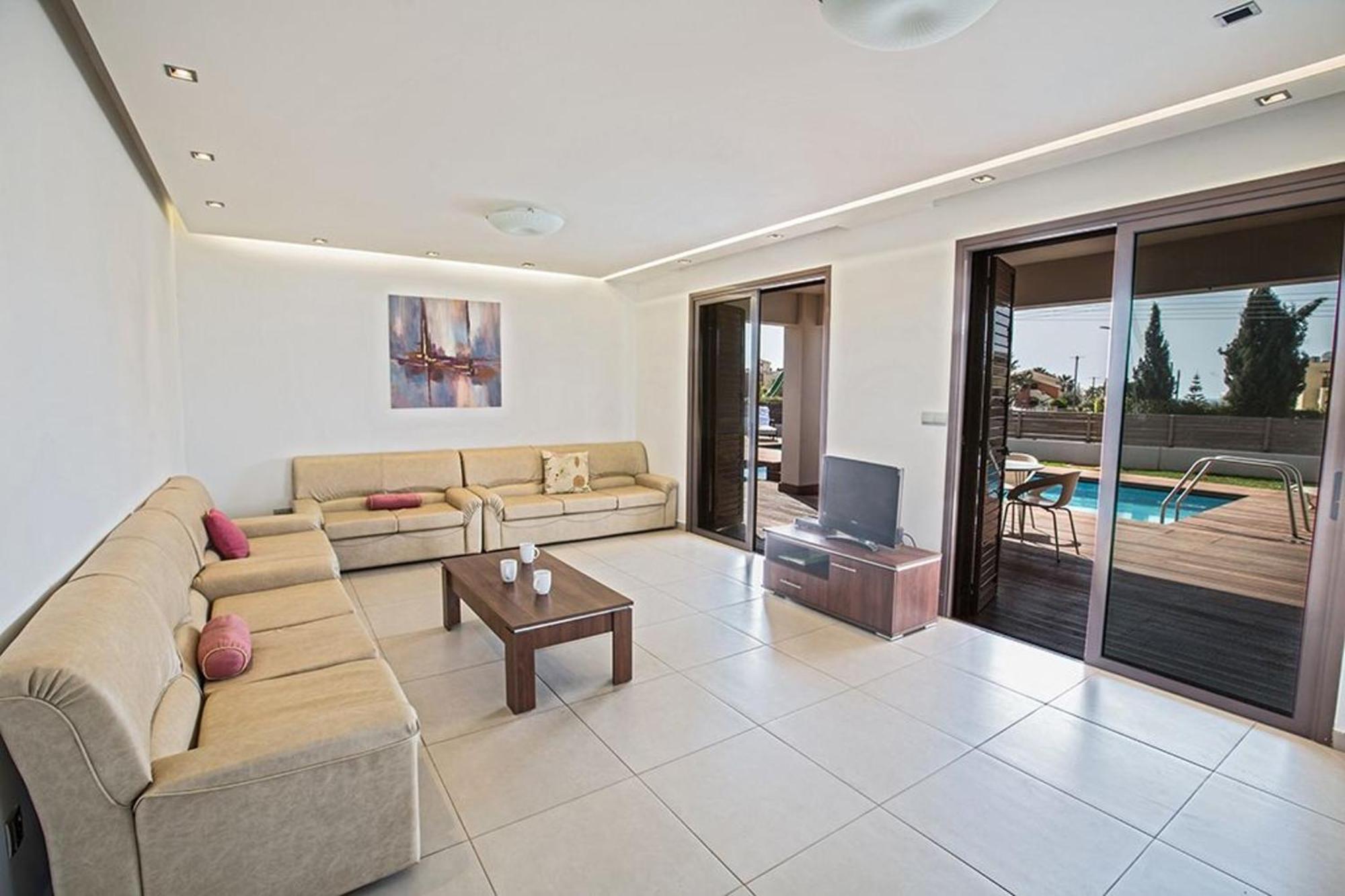 Petreris Dyo - Lovely 3 Bedroom With Pool - Short Walk To Nissi Avenue Villa