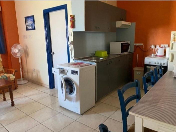 Sun Apartment *