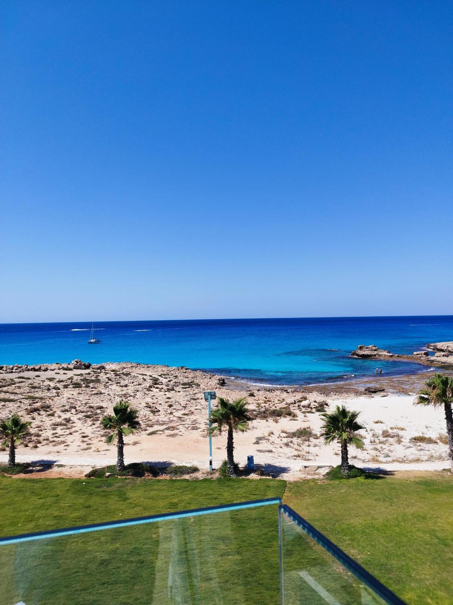 Villa Aqua Beachfront - 2
