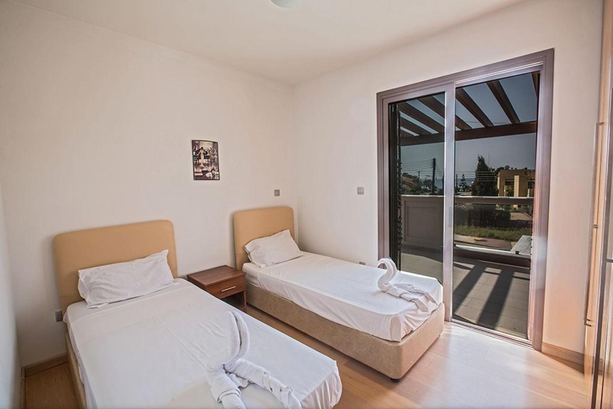 Villa Petreris Dyo - Lovely 3 Bedroom With Pool - Short Walk To Nissi Avenue Ayia Napa