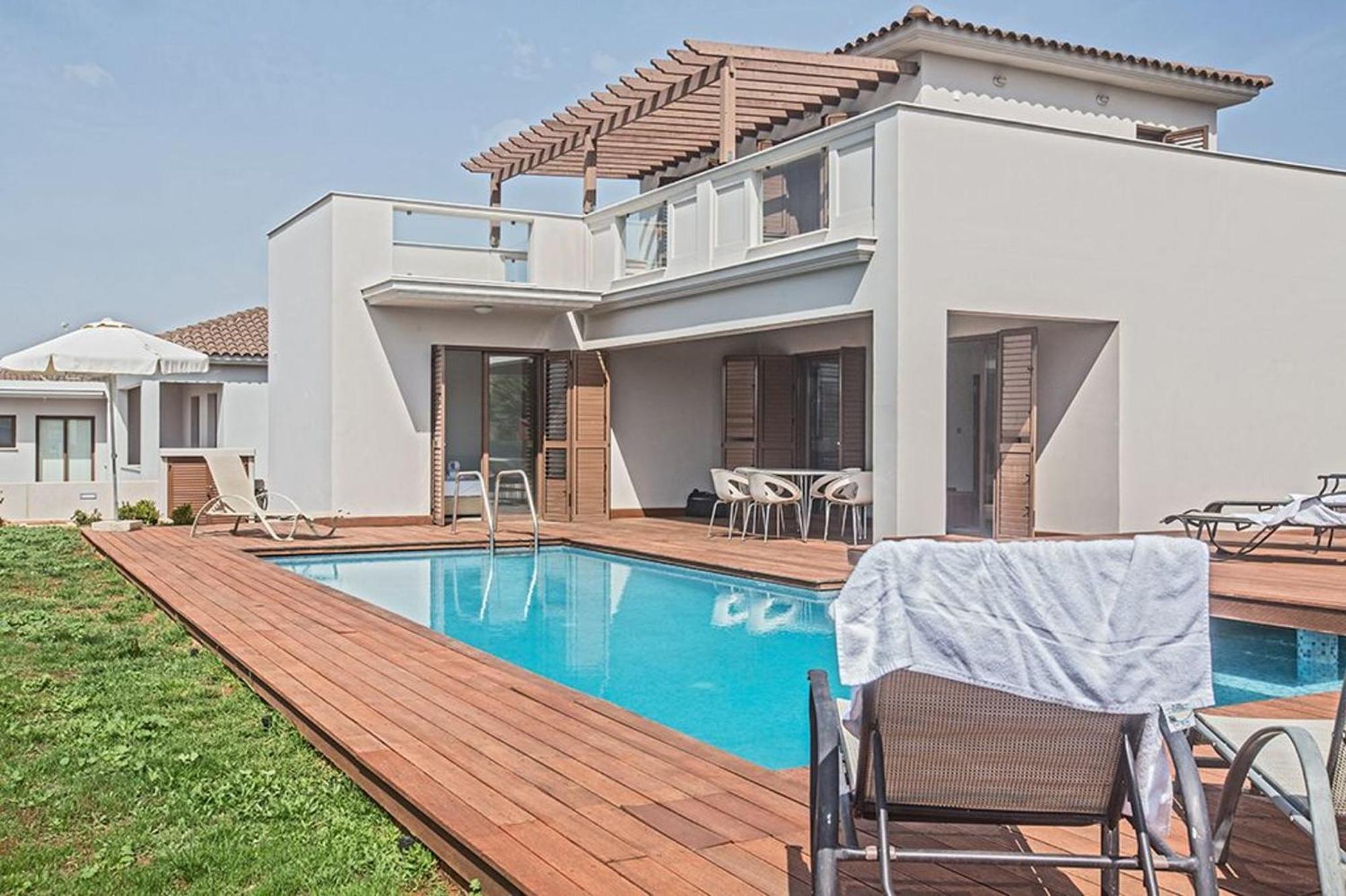 Villa Petreris Dyo - Lovely 3 Bedroom With Pool - Short Walk To Nissi Avenue