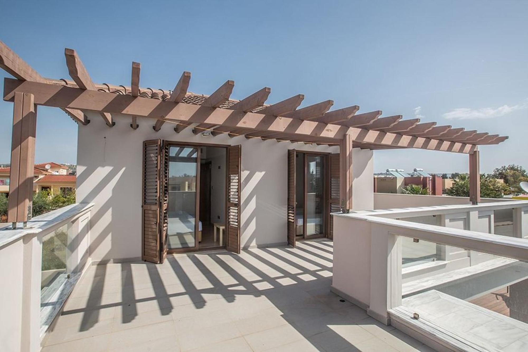 Villa Petreris Dyo - Lovely 3 Bedroom With Pool - Short Walk To Nissi Avenue