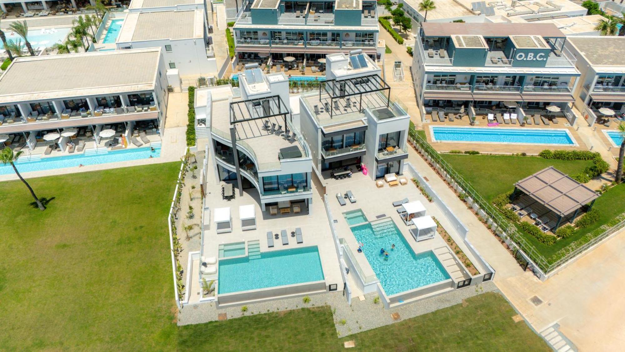 Villa Aqua Beachfront - 2 *
