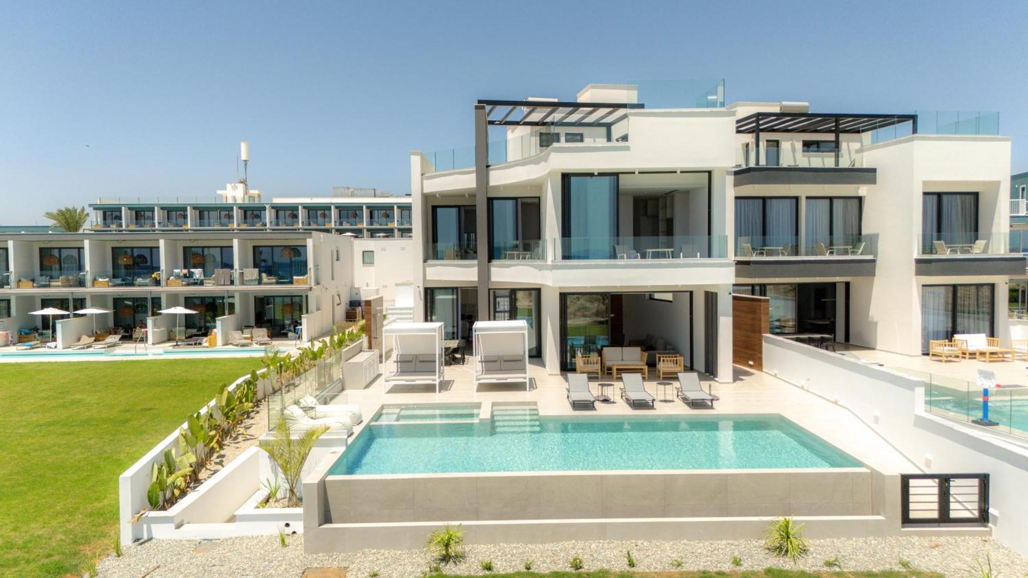 Villa Aqua Beachfront - 2 *