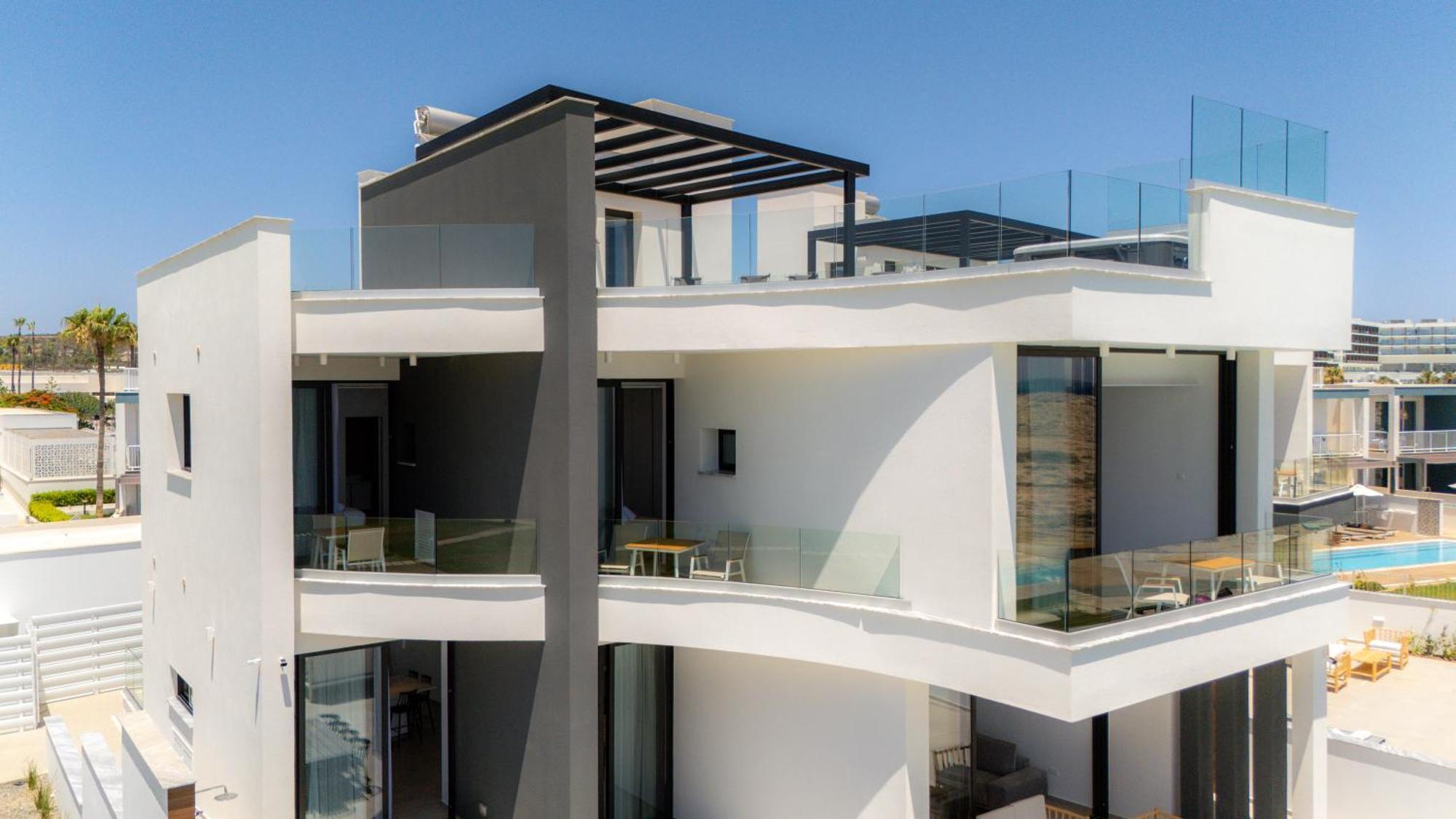 Villa Aqua Beachfront - 2 *