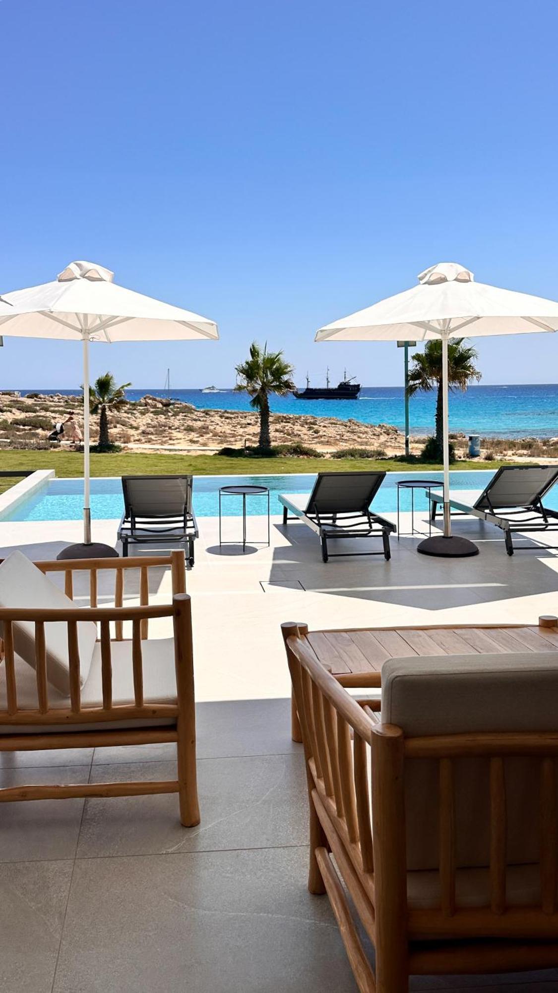 Aqua Beachfront - 2 *