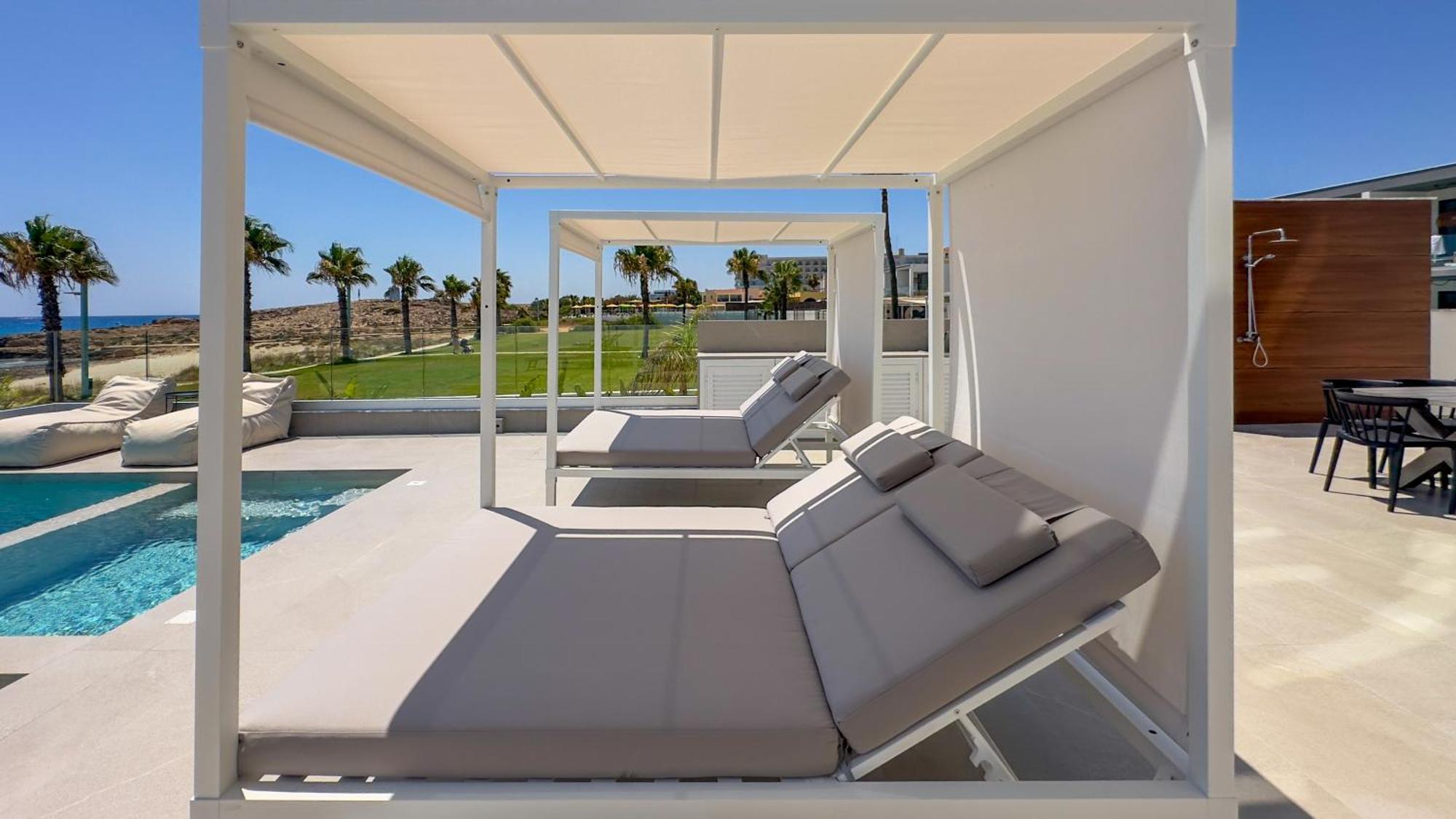 Aqua Beachfront - 2 *