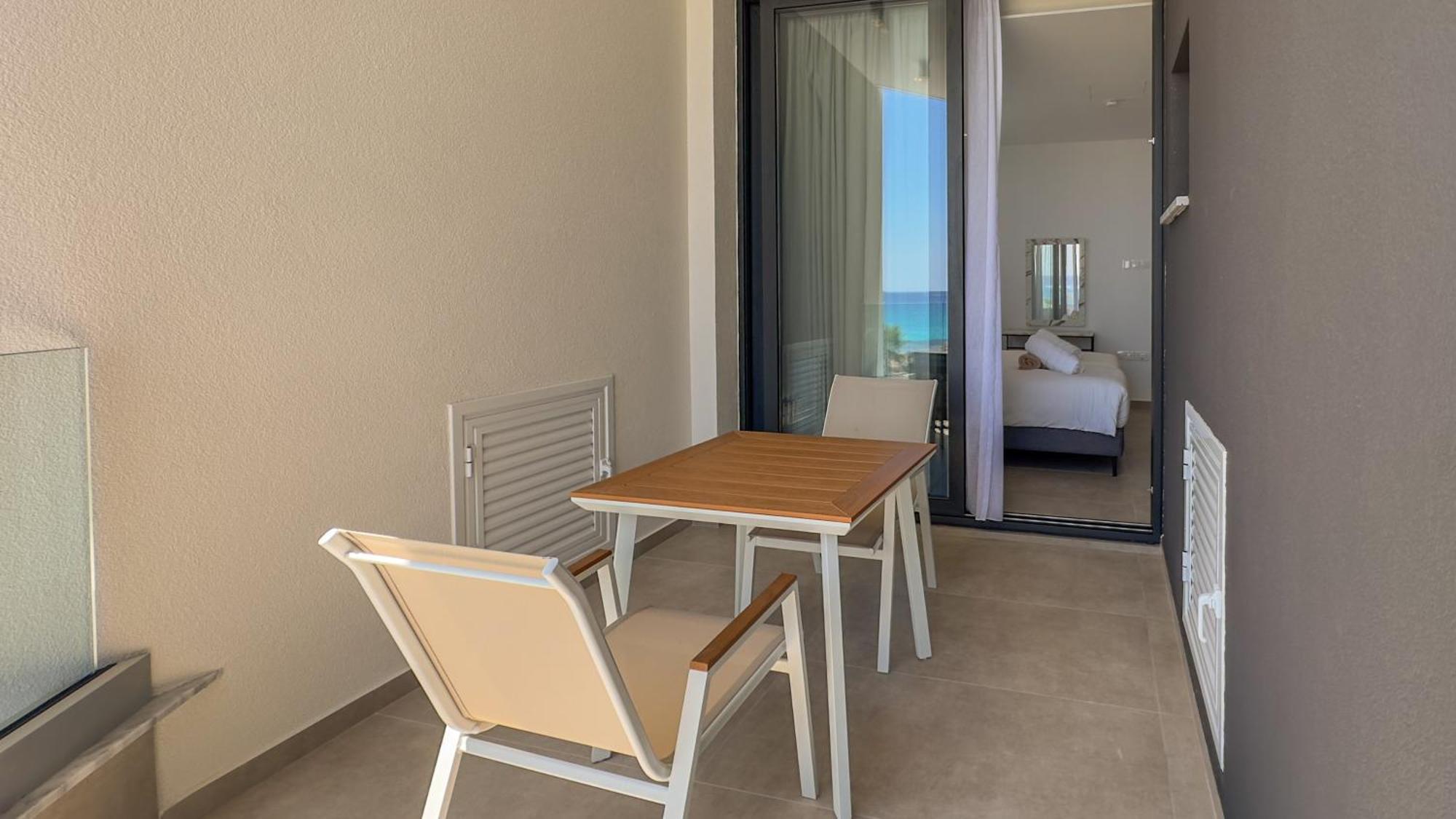 Aqua Beachfront - 2 *